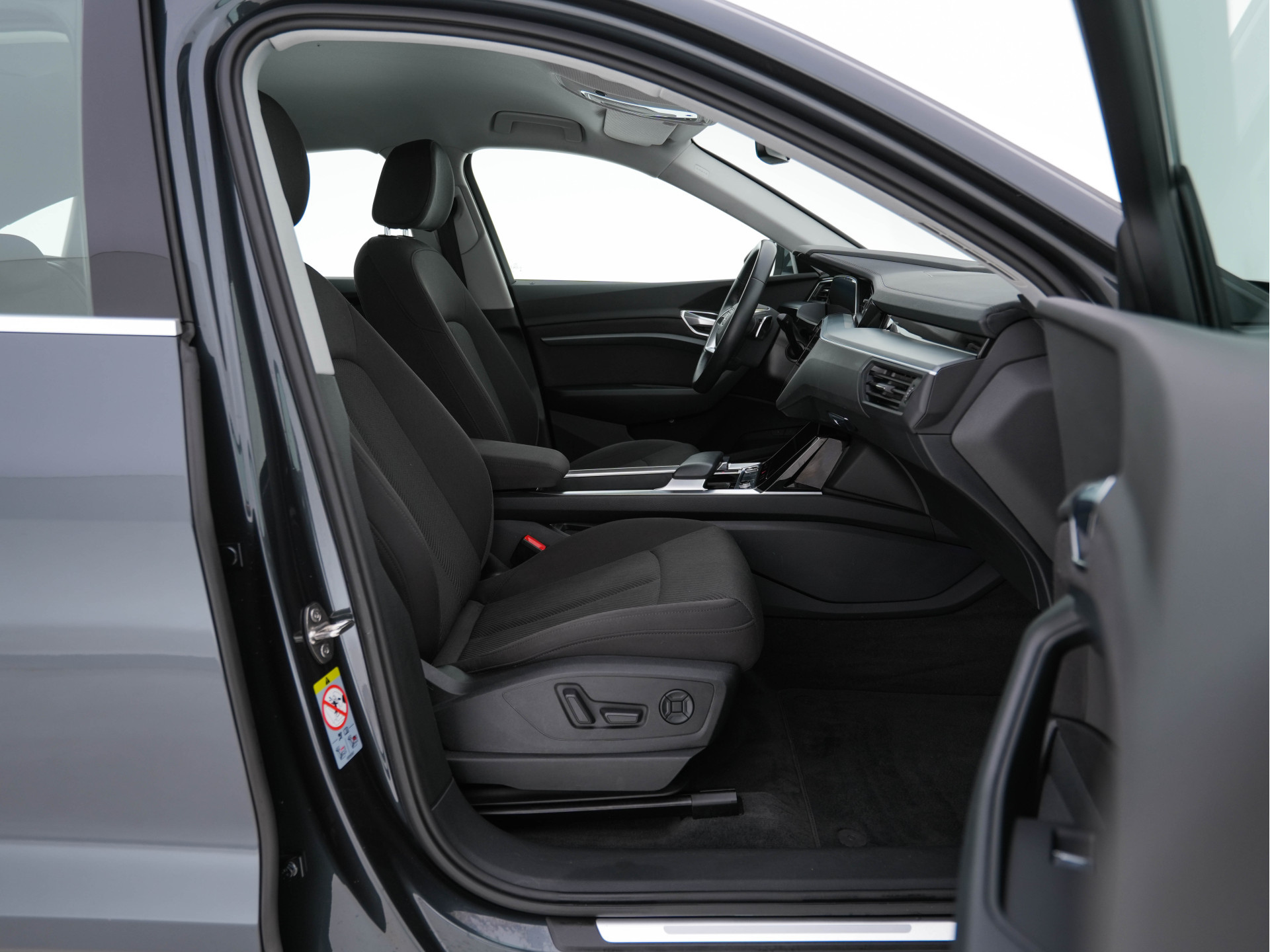 Audi e-tron Sportback 55 Quattro Business edition 95 kWh [ 3-Fase ] {SOH-100%} (INCL-BTW) *DIGI-COCKPIT | FULL-LED | MEMORY-PACK | DAB | KEYLESS | NAVI-FULLMAP | SHIFT-PADDLES | AUDI-SOUND | COMFORT-SEATS | 20''ALU*