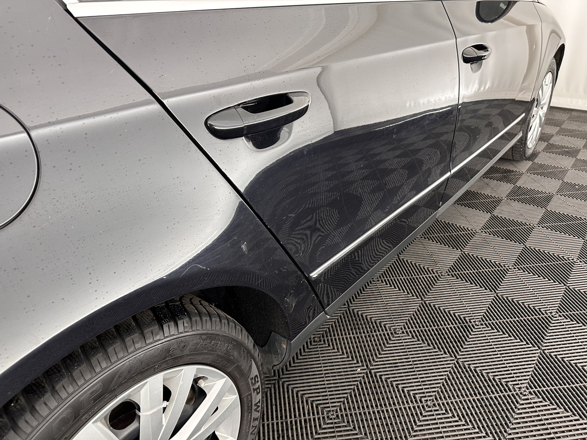 Volkswagen Passat 2.0 FSI Highline Aut. *NAVI-FULLMAP | LEATHER-ALCANTARA | SPORT-SEATS | ECC | HEATED-SEATS | PDC | CRUISE*