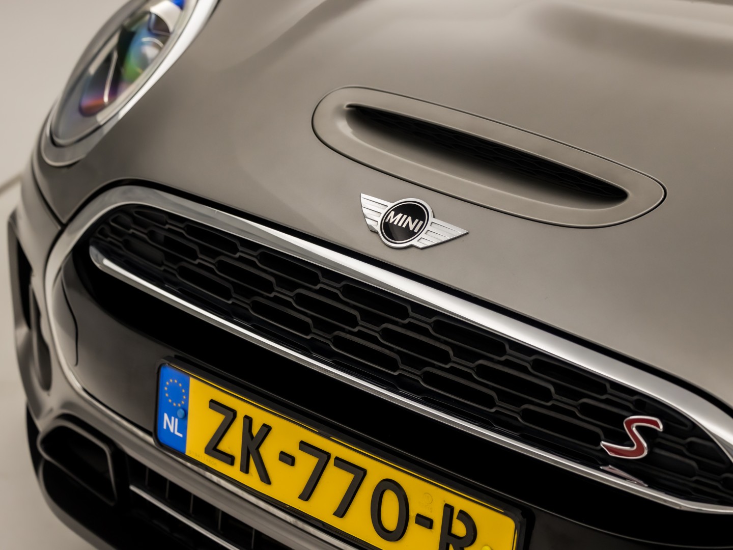 MINI Clubman 2.0 Cooper S Chilli 192Pk Automaat (PANORAMADAK, GROOT NAVI, MEMORY SEAT, LEDER, HARMAN/KARDON, CAMERA, STOELVERWARMING, LED KOPLAMPEN, NIEUWSTAAT)