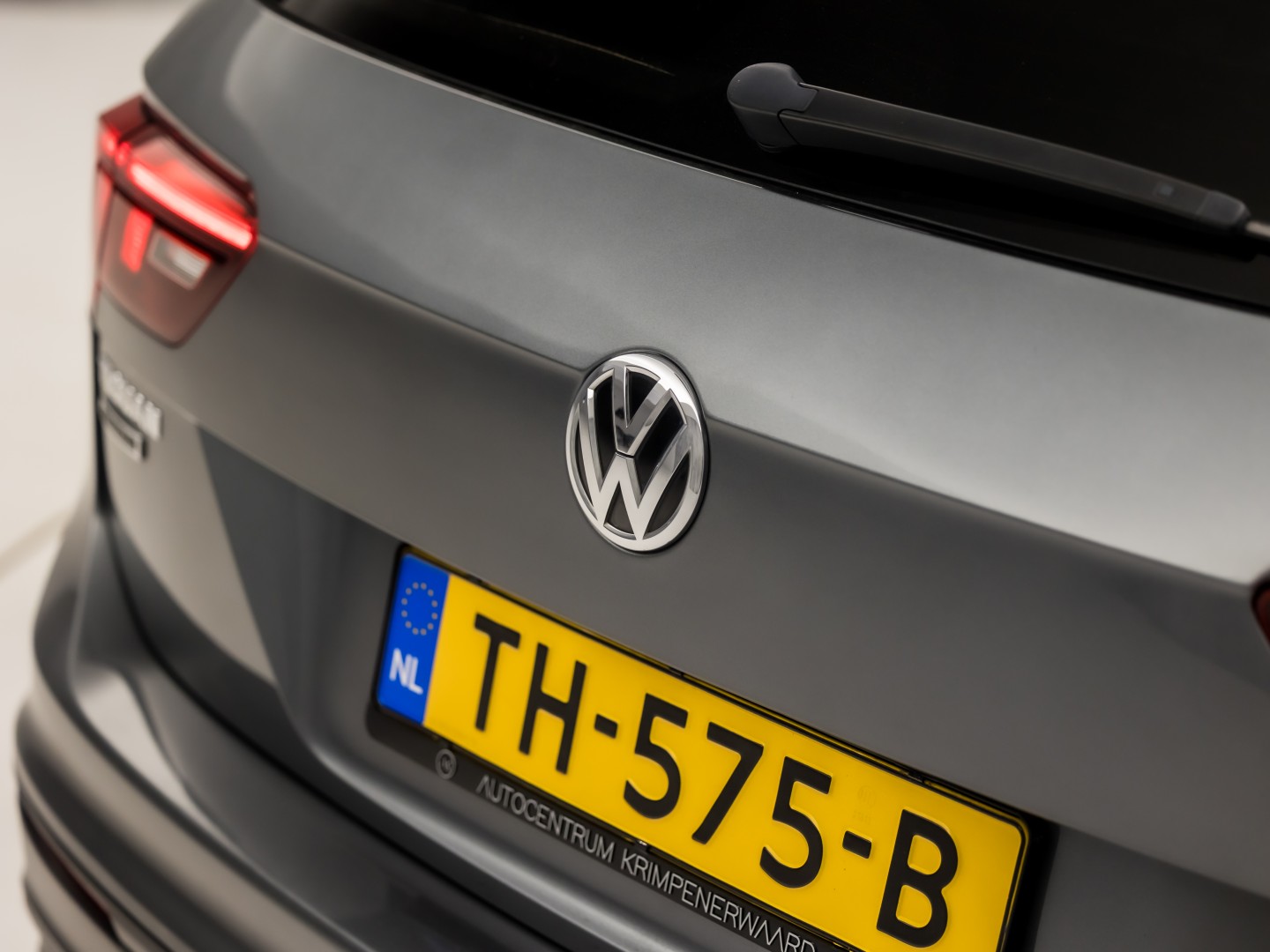 Volkswagen Tiguan Allspace 1.4 TSI Sportline 7 Persoons 150Pk Automaat (APPLE CARPLAY, GROOT NAVI, CLIMATE, GETINT GLAS, SPORTSTOELEN, PARKEERSENSOREN, ADAPTIVE CRUISE, NIEUWSTAAT)