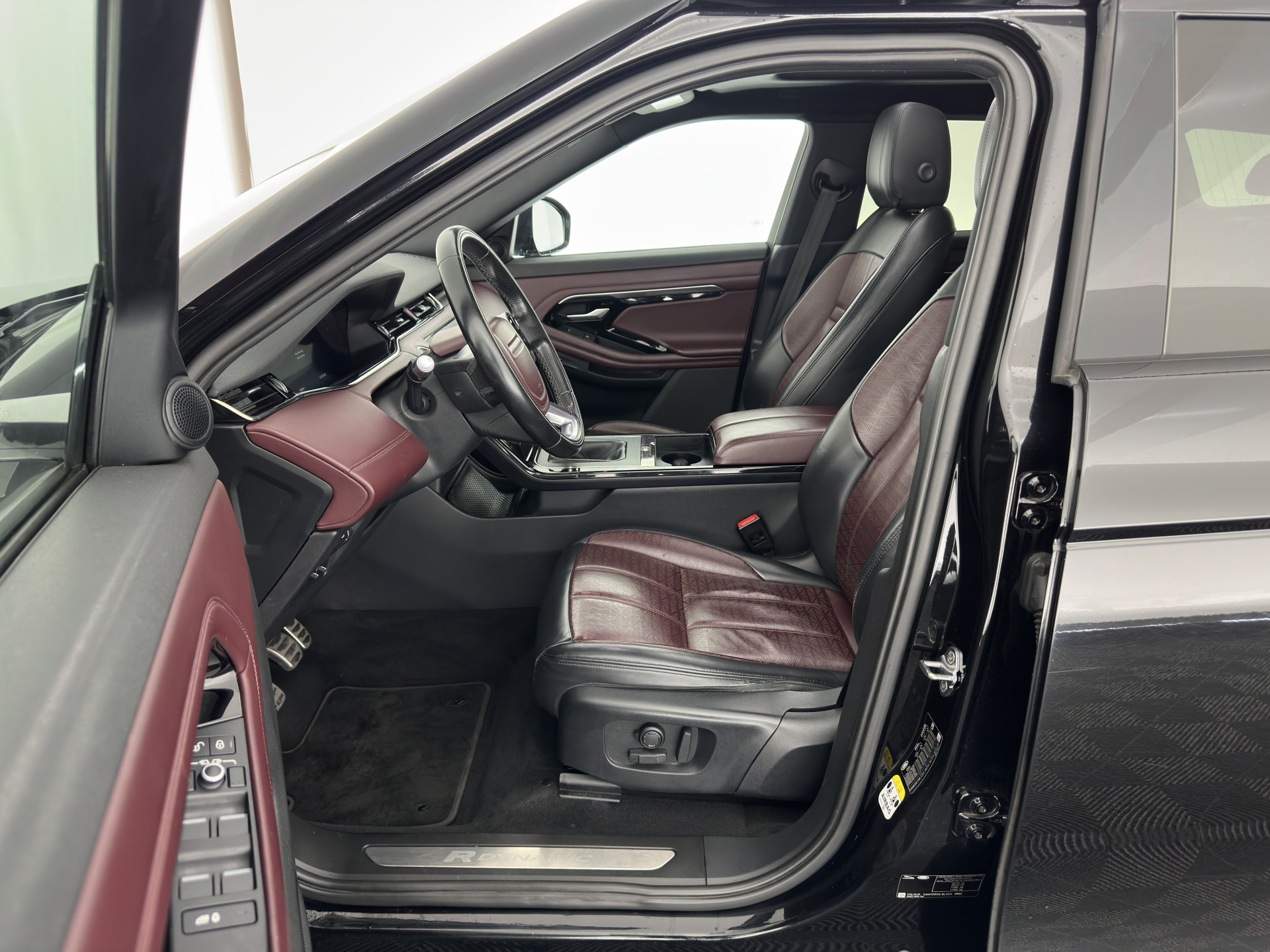 Land Rover Range Rover Evoque 2.0 D150 R-Dynamic *PANO | LEATHER | FULL-LED | NAVI-FULLMAP | CAMERA | KEYLESS | ECC | TOPVIEW | CARPLAY | HEATED-COMFORTSEATS | PDC | CRUISE | PRIVACY-GLASS | 20''ALU*