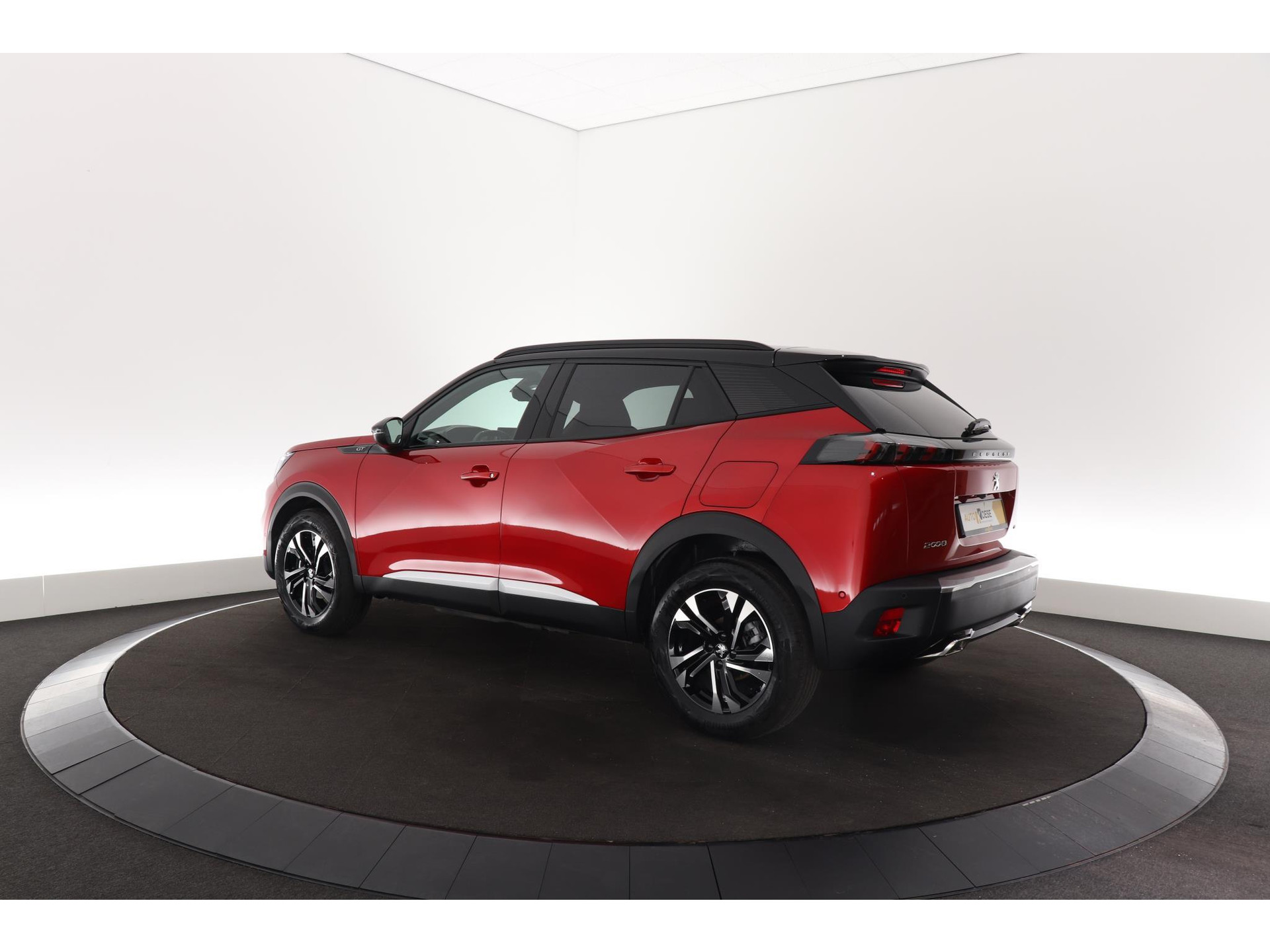 Peugeot 2008 PureTech 130 GT | Camera | Dodehoekdetectie | Navigatie | Parkeersensoren | Stoelverwarming