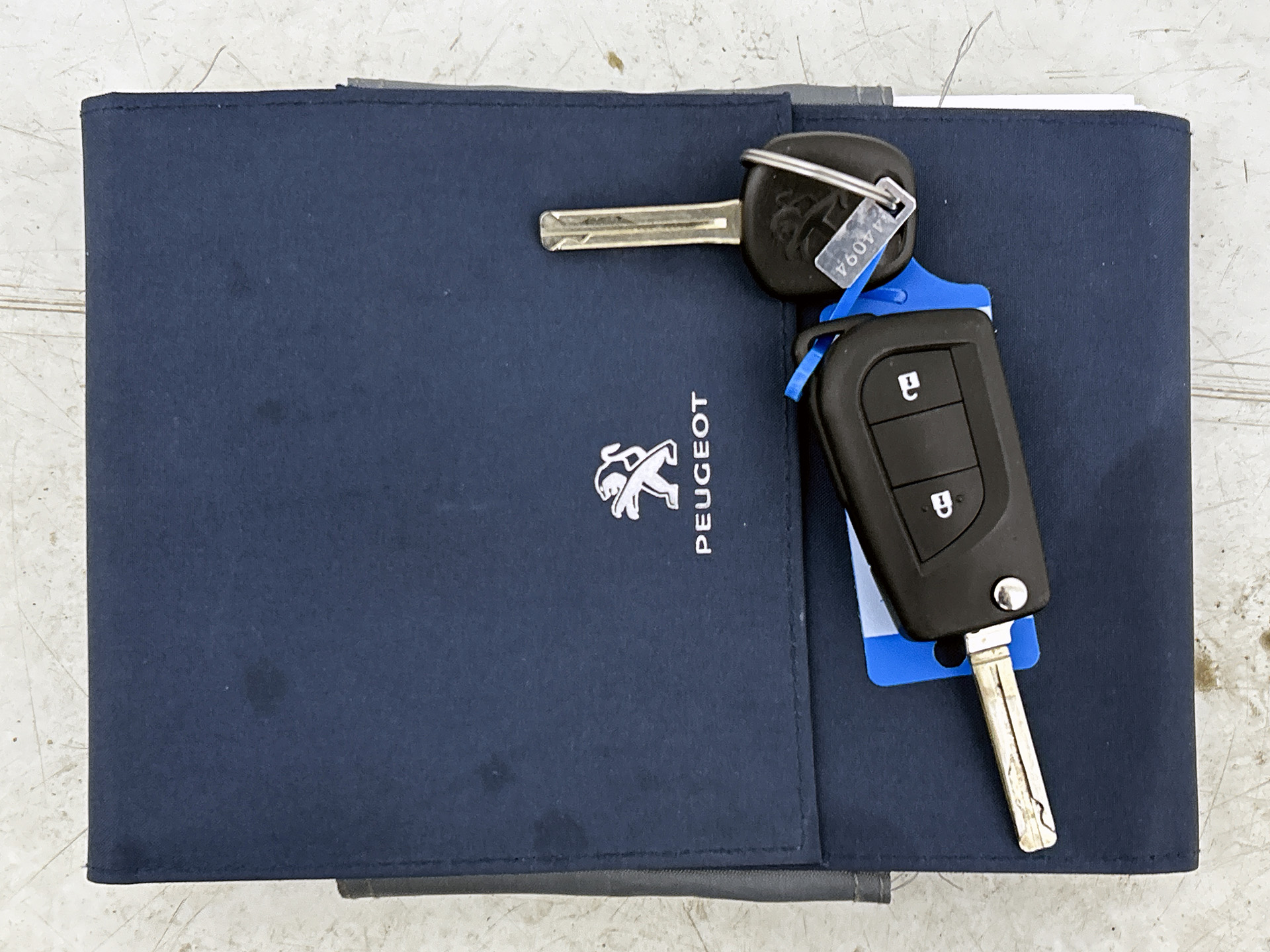 Peugeot 108 1.0 e-VTi Active | LM VELGEN | DEALER ONDERHOUDEN | ELEKTR. SPIEGELS + RAMEN | AIRCO | BLUETOOTH