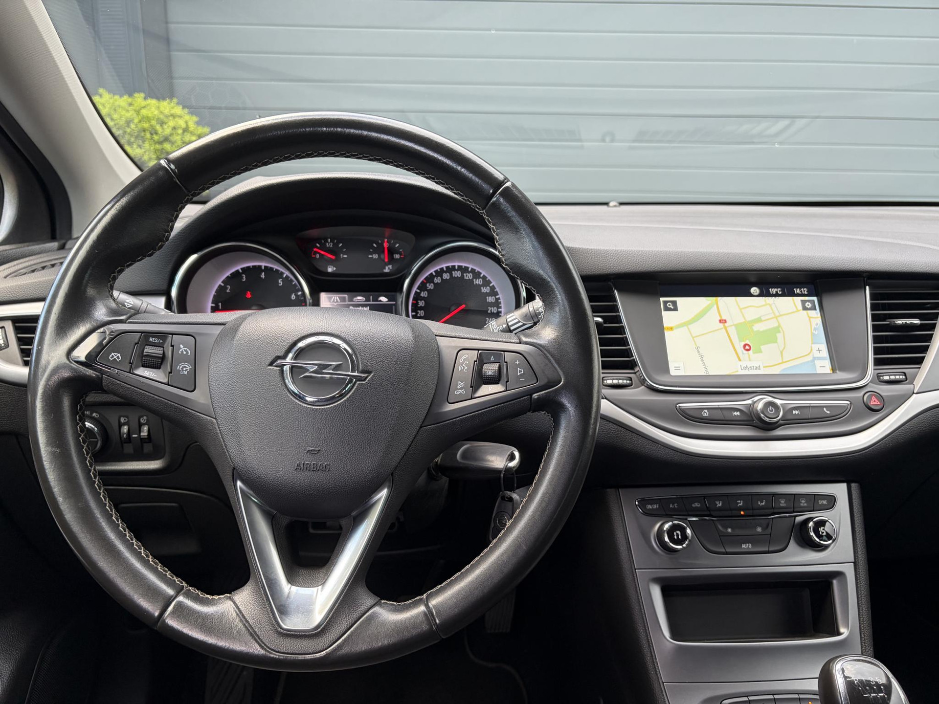 Opel Astra Sports Tourer 1.4 Turbo 120 Jaar Edition ✓150pk✓Carplay✓Navi✓Trekhaak✓Pdc V+A✓Clima✓Cruise✓6 Bak✓Lm velgen✓N.A.P✓Apk tot 02-2028