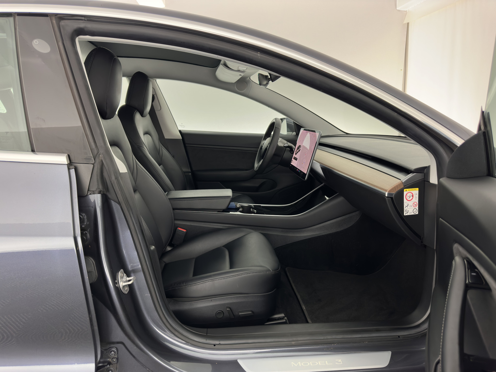 Tesla Model 3 Standard RWD Plus 60 kWh [ 3-Fase ] {SOH-88%} (INCL-BTW) Aut. *PANO | AUTO-PILOT | LEATHER | KEYLESS | FULL-LED | MEMORY-PACK | SURROUND-VIEW | DAB | CARPLAY | DIGI-COCKPIT | LANE-ASSIST | COMFORT-SEATS | 18"ALU*