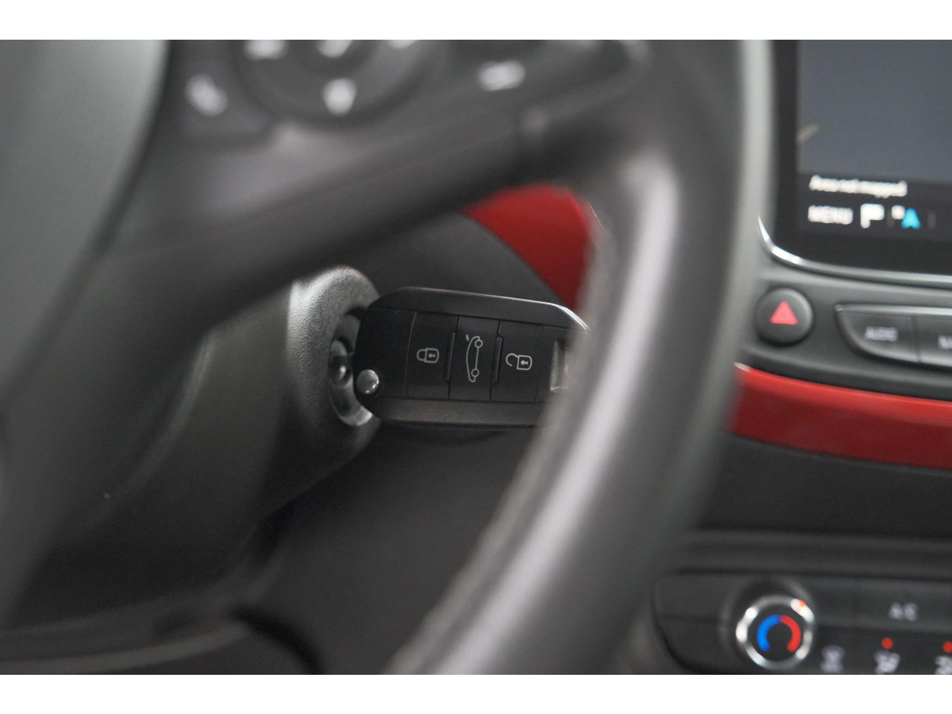 Opel Crossland Turbo 110 GS Line | Trekhaak | Camera | Apple Carplay | Navigatie | Parkeersensoren voor + Achter
