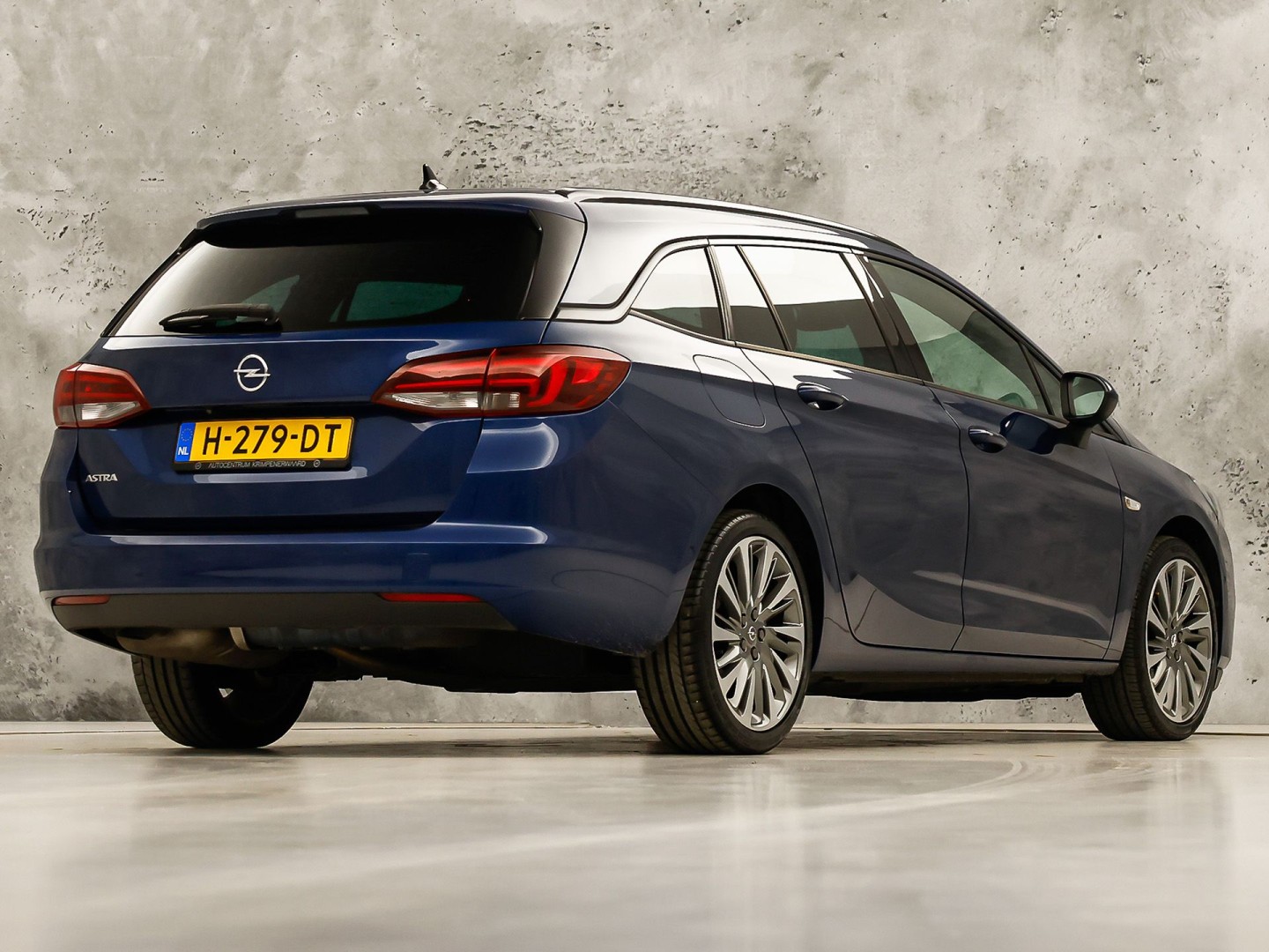 Opel Astra Sports Tourer 1.2 Launch Sport (VIRTUAL COCKPIT, APPLE CARPLAY, GROOT NAVI, CAMERA, STUUR/STOELVERWARMING, SPORTSTOELEN, GETINT GLAS, ADAPTIVE CRUISE, ZWART HEMEL, NIEUWSTAAT)