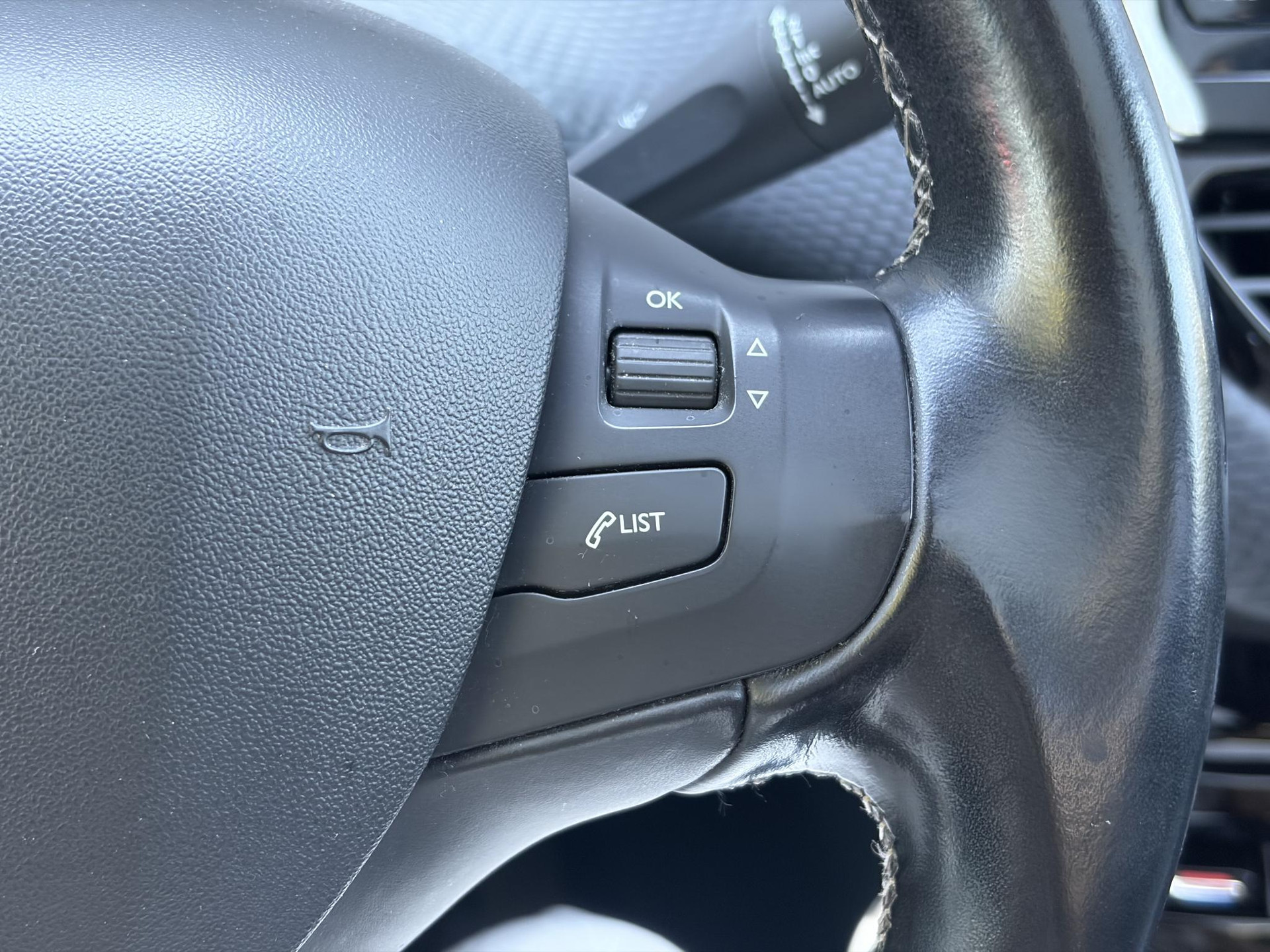 Peugeot 2008 1.2 PureTech Allure D-riem vv in 02-2026 l Pano l Carplay l Camera l Halfleder l 110pk l Dealer Onderhouden l 2e Eigenaar l Navi l Clima l Cruise l Pdc l Lm velgen l Apk tot 02-2027