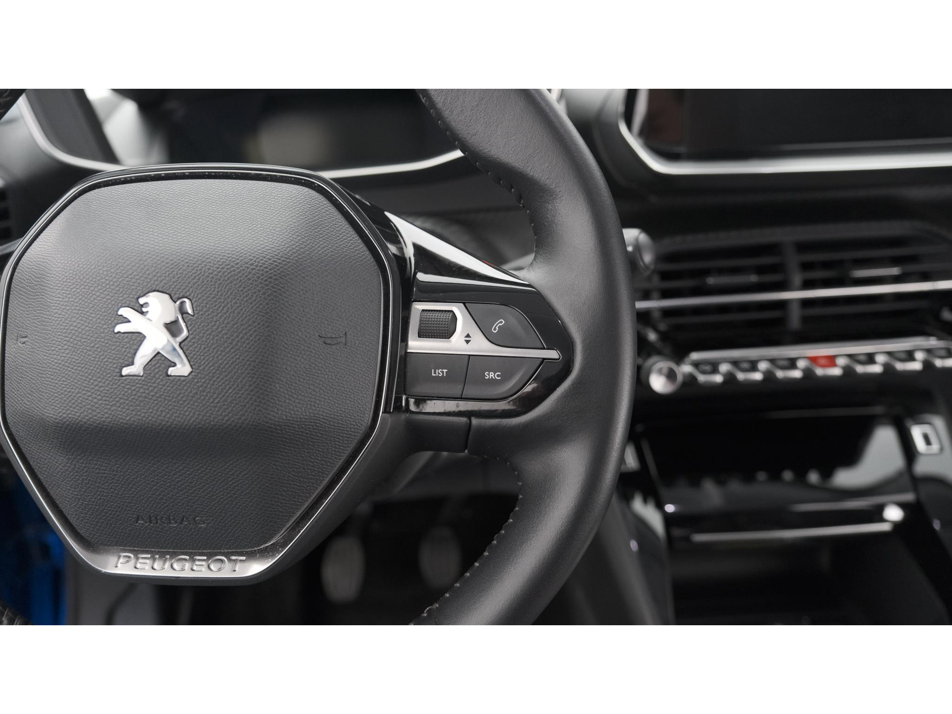 Peugeot 2008 PureTech 130 Allure | Trekhaak | Camera | Apple Carplay | Stoelverwarming | Parkeersensoren