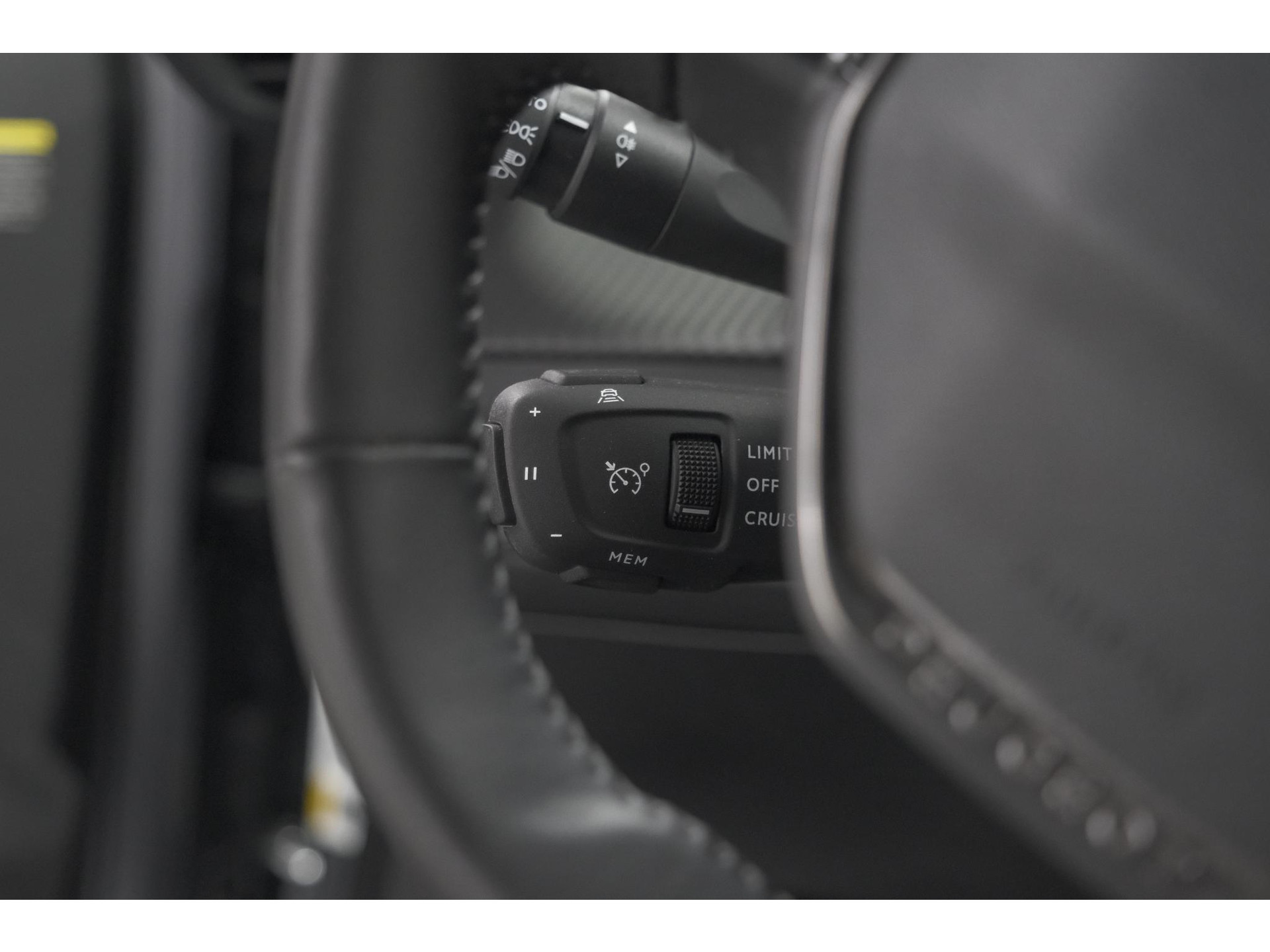 Peugeot 2008 PureTech 130 Allure Pack | Camera | Adaptieve Cruise Control | Apple Carplay | Stoelverwarming