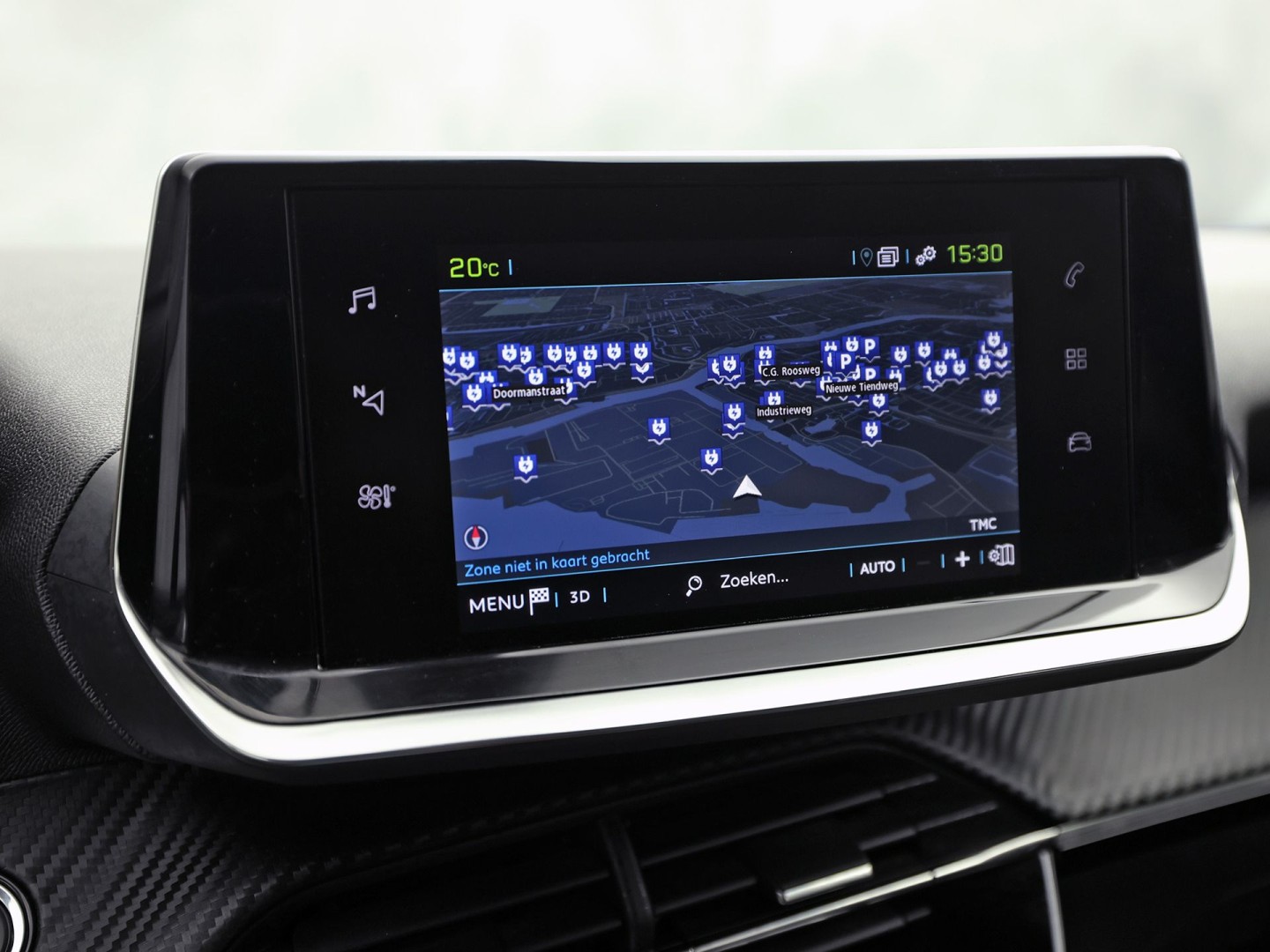 Peugeot e-2008 EV Blue Sport Allure 50 kWh Automaat (SOH 91,2%, APPLE CARPLAY, GROOT NAVI, 360 CAMERA, SPORTSTOELEN, GETINT GLAS, KEYLESS, NIEUWSTAAT)