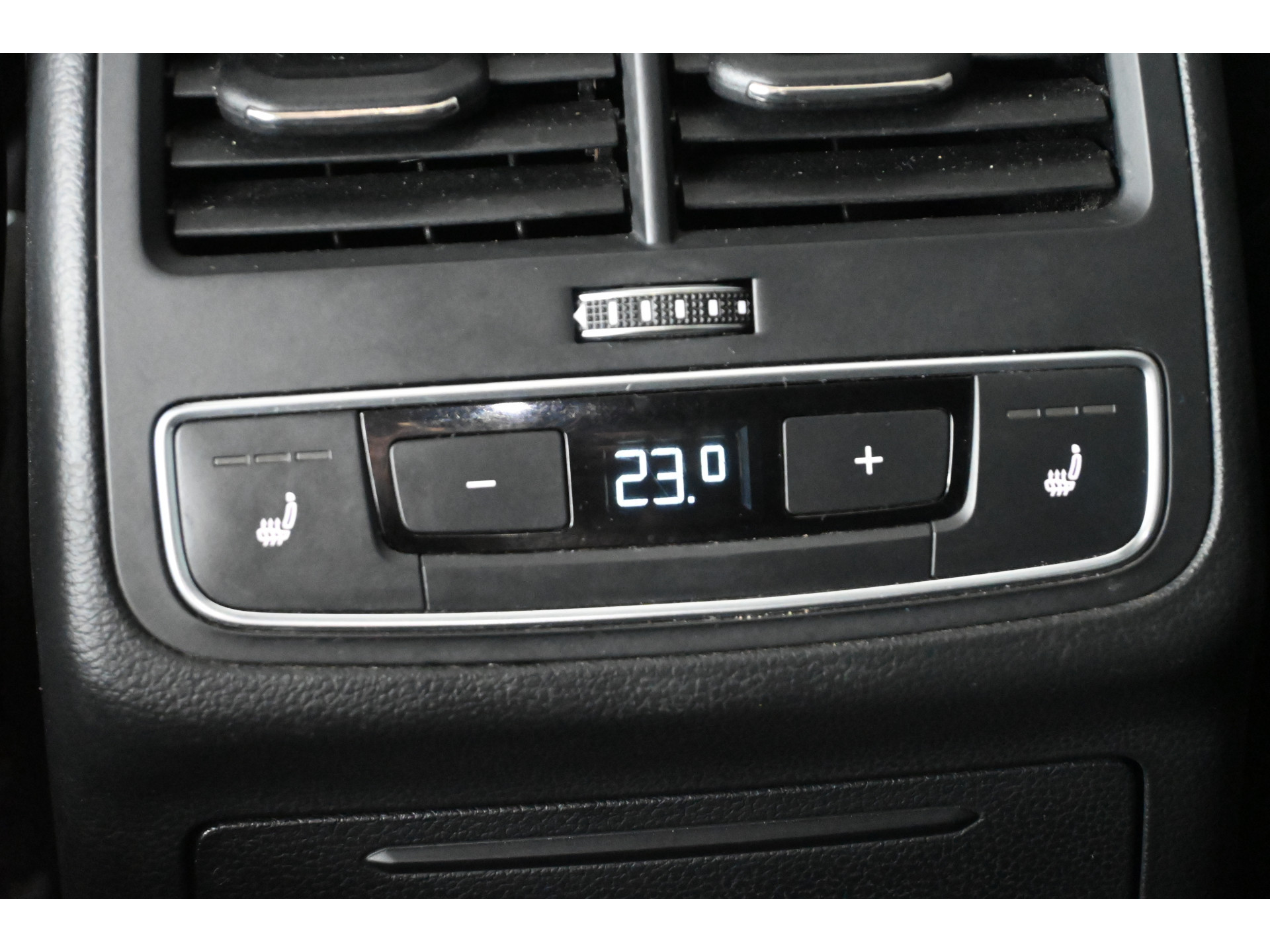 Audi A4 Avant 2.0 TFSI quattro S-Line Automaat Navigatie Panoramadak Adaptief Matrix LED Goed Onderhouden! Inruil Mogelijk!