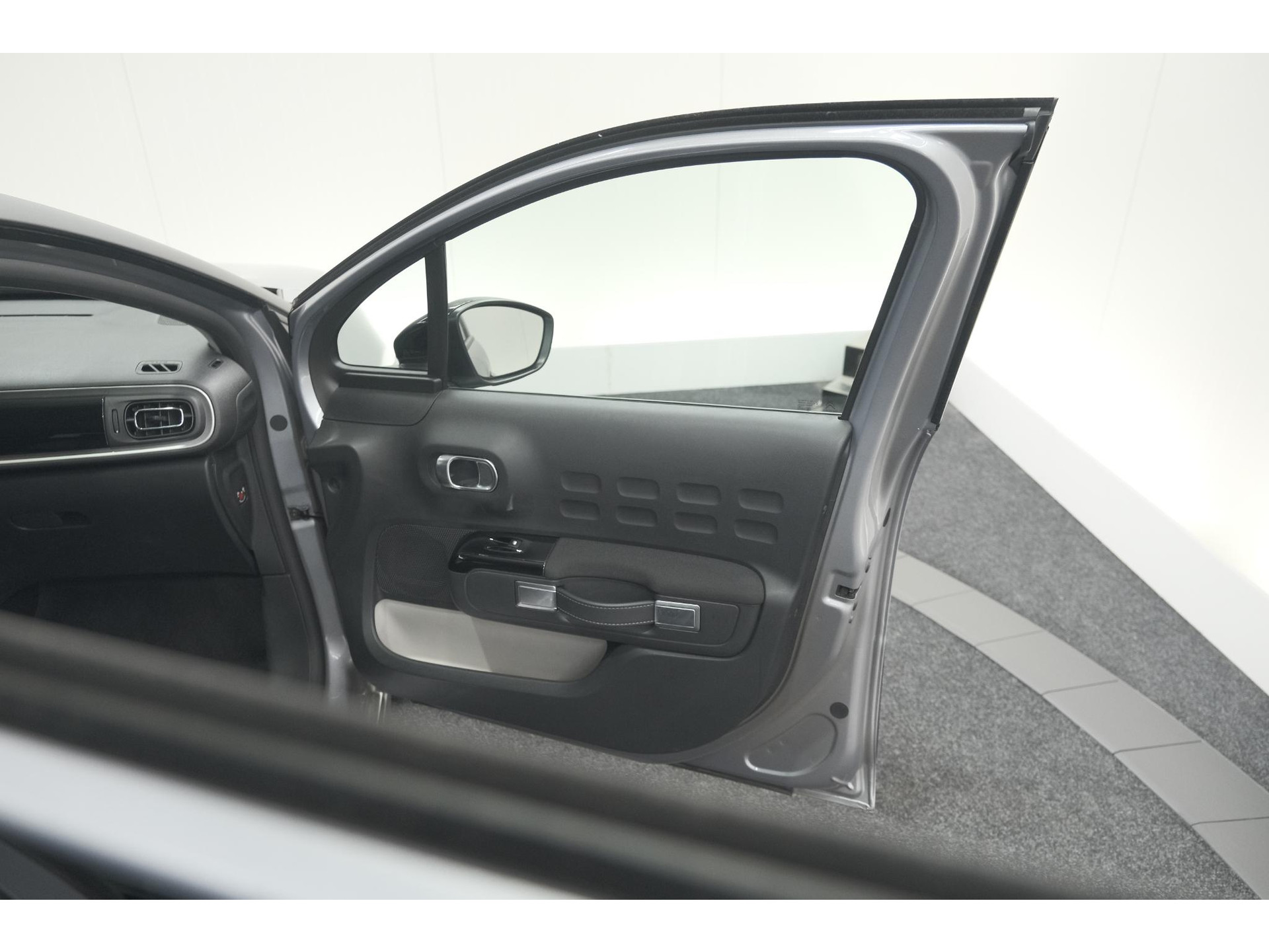 Citroen C3 PureTech 110 EAT6 Max | Apple Carplay | Parkeersensoren | Climate Control | 16 Inch Lichtmetalen Velgen