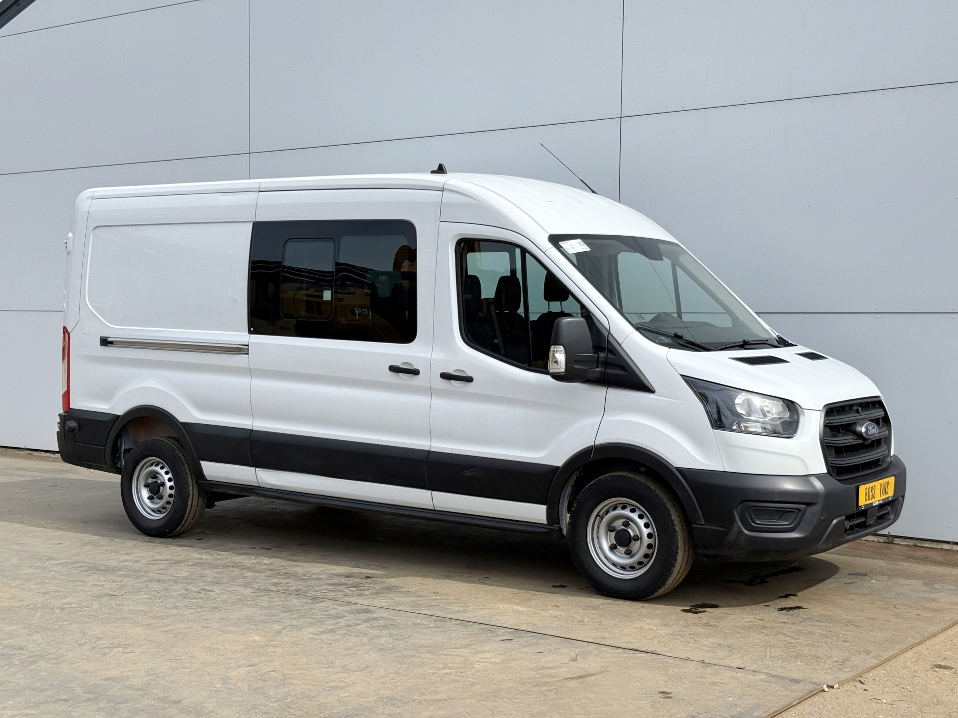 Ford Transit DC 2.0 TDCI L3H2 130PK 6-persoons Dubbele cabine L3H2 Trekhaak Parkeersensoren voor