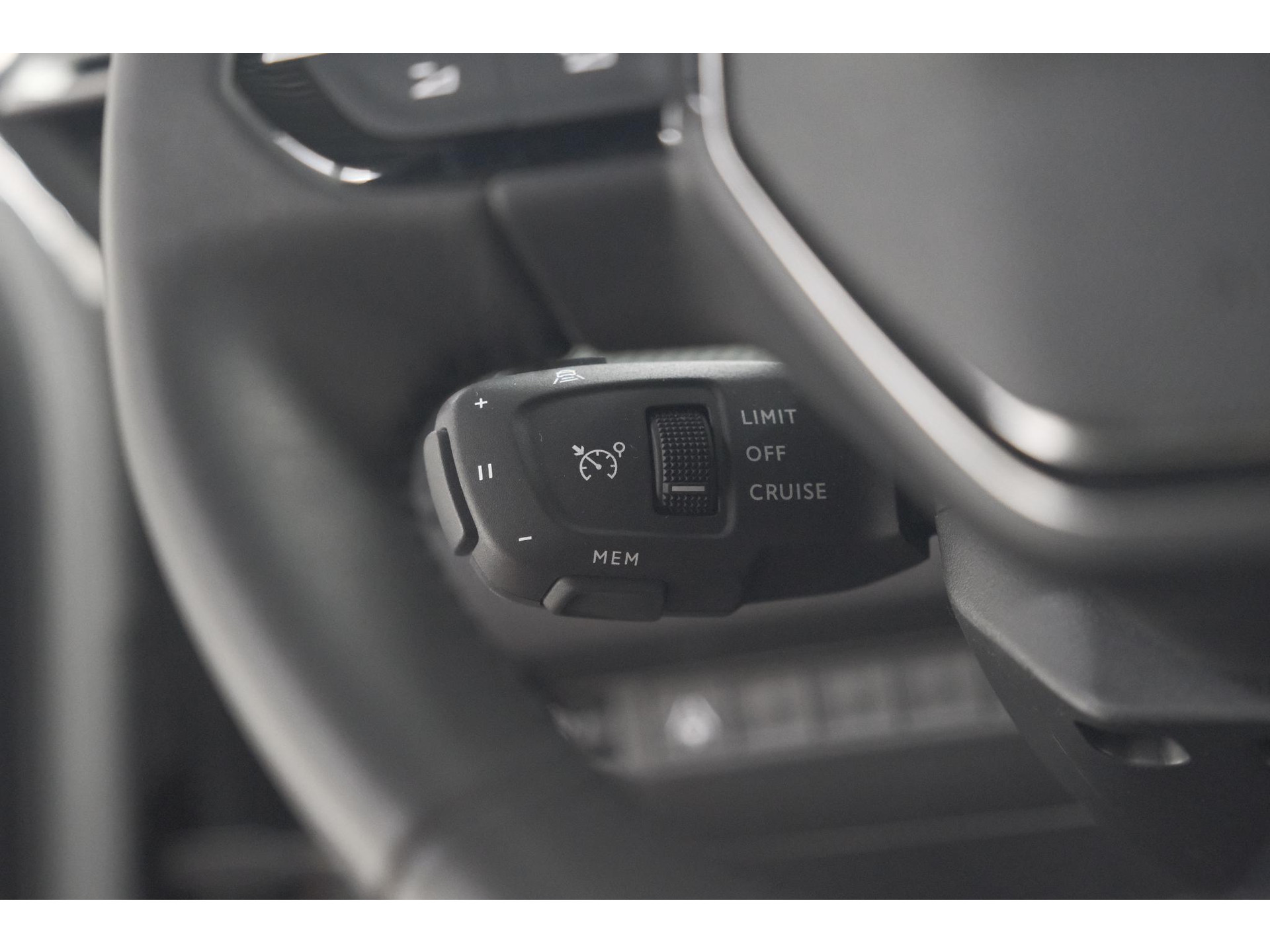 Peugeot 2008 PureTech 130 EAT8 Allure | 360 Camera | Adaptieve Cruise Control | Navigatie