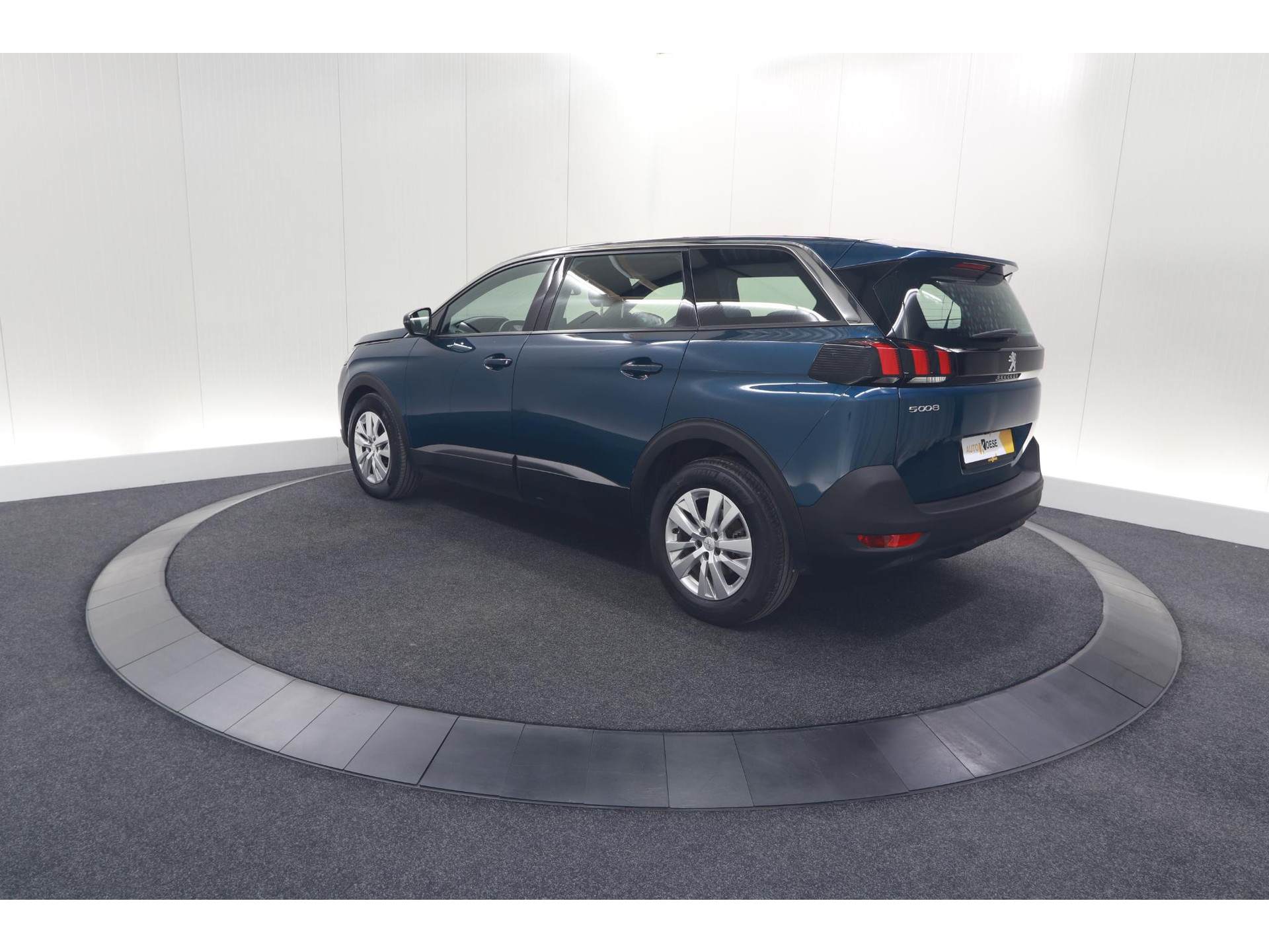 Peugeot 5008 PureTech 130 EAT8 Active Pack | 7 Zitplaatsen | Camera | Navigatie | Apple Carplay | Parkeersensoren