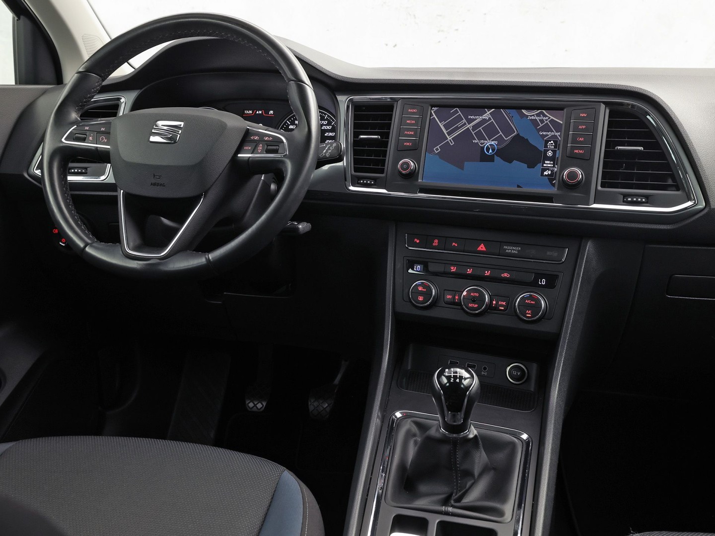 SEAT Ateca 1.0 TSI Sport (GROOT NAVI, APPLE CARPLAY, CAMERA, GETINT GLAS, LM VELGEN, CLIMATE, AUTOMATISCH INPARKEREN, NIEUWE APK)