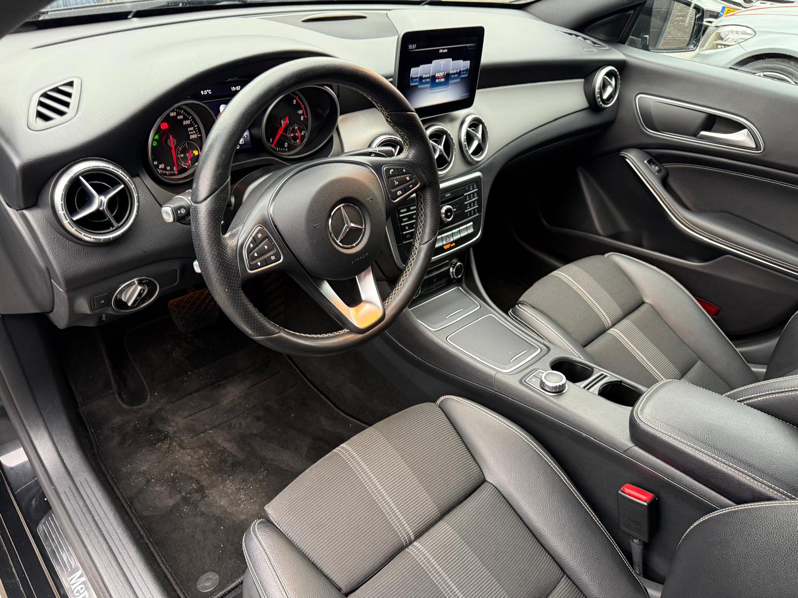 Mercedes-Benz CLA-klasse Shooting Brake 180 d Business Solution | 1E EIGENAAR | 3/6/12MND GARANTIE | AUTOMAAT | AIRCO | CRUISE | NAVI | LMV | LED | TREKHAAK |