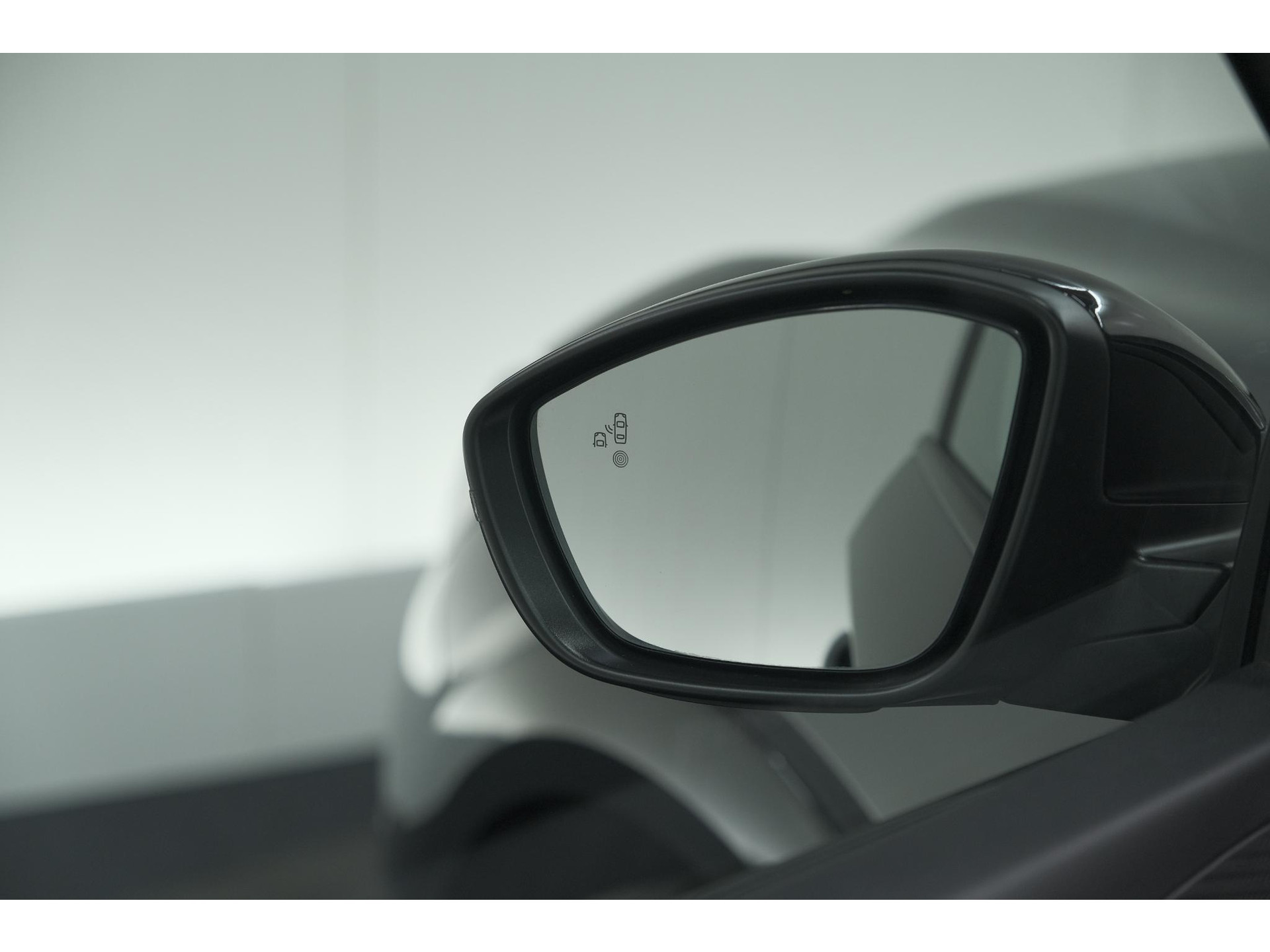 Peugeot 208 PureTech 100 EAT8 GT | Camera | Dodehoekdetectie | Navigatie | Apple Carplay