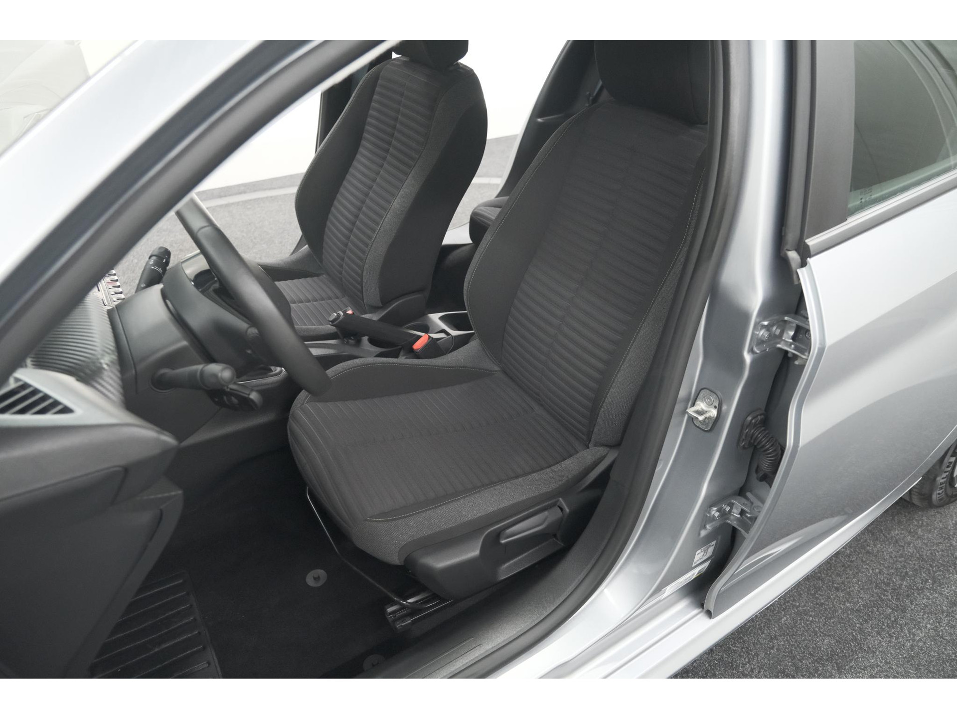 Peugeot 208 PureTech 100 Active | Parkeersensoren | Navigatie | Apple Carplay