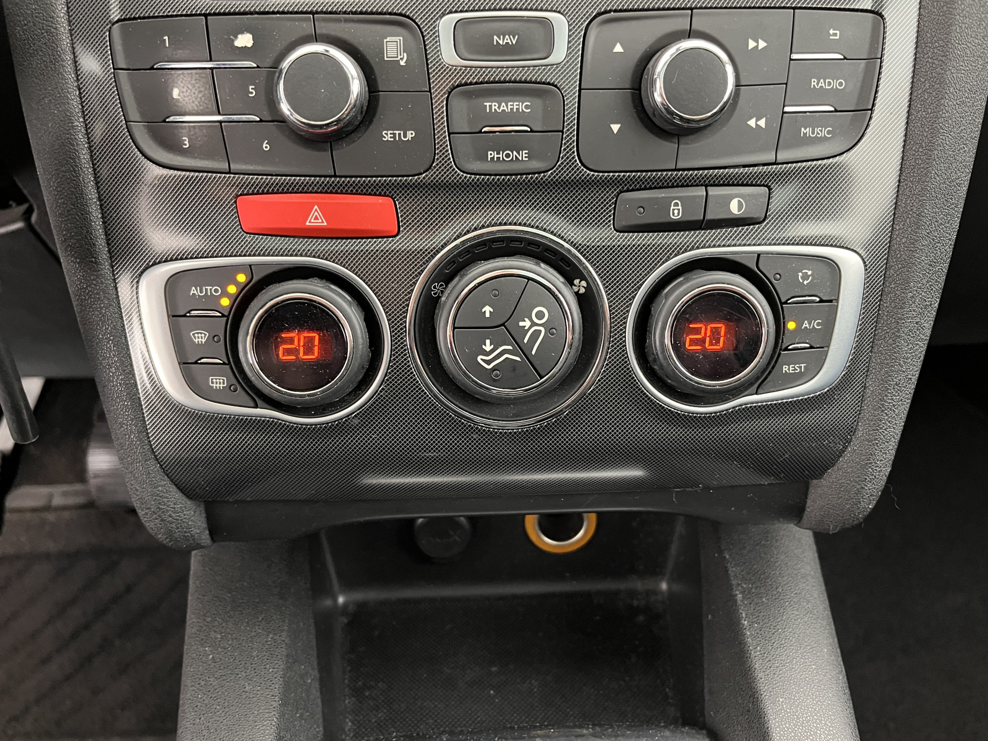 Citroën C4 1.6 e-HDi Ligne Business *PANO | NAVI-FULLMAP | COMFORT-SEATS | ECC | PDC | CRUISE | TOWBAR | 16"ALU*