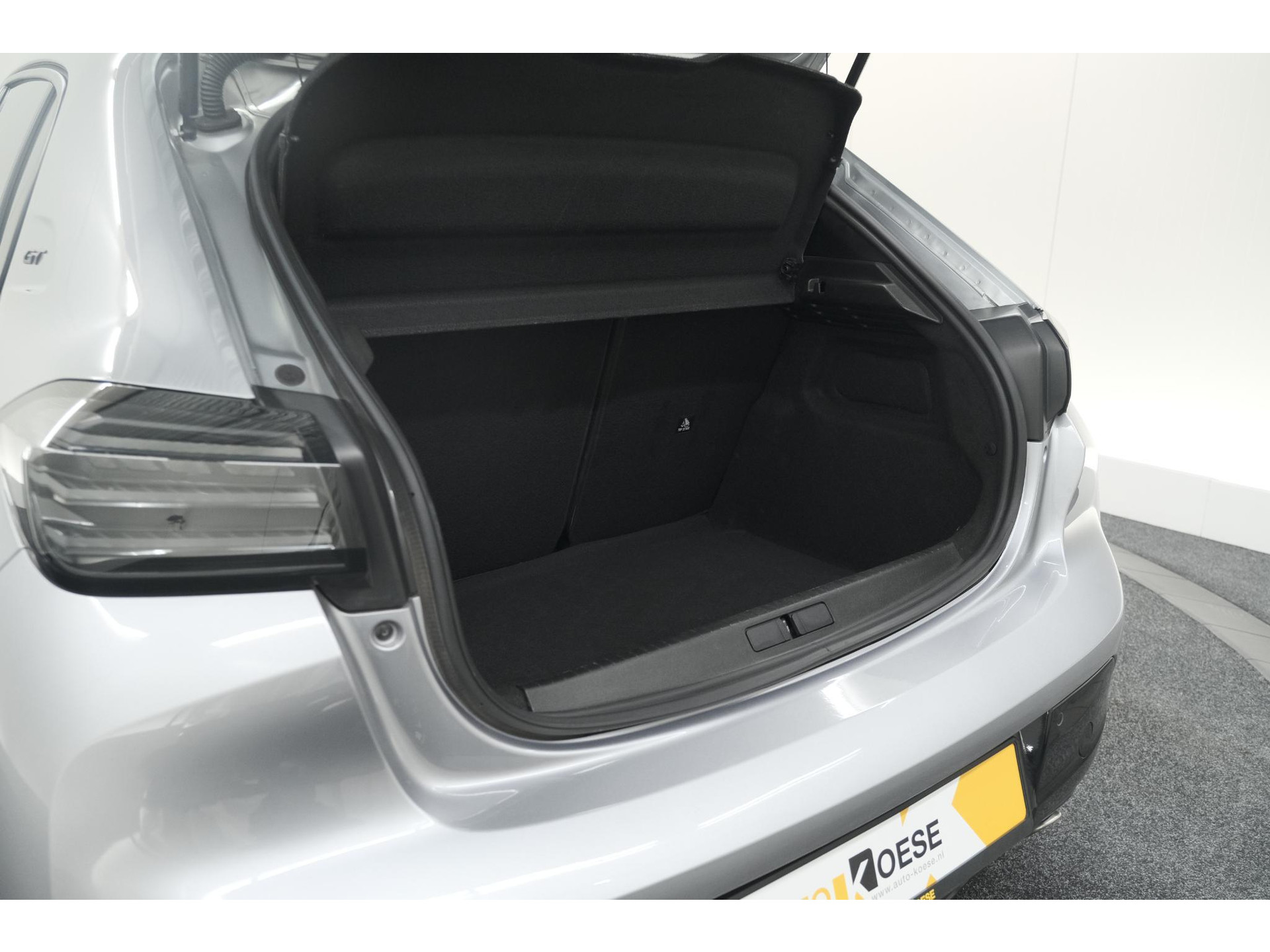 Peugeot 208 PureTech 100 GT Dark Edition | Camera | Navigatie | Apple Carplay | Parkeersensoren