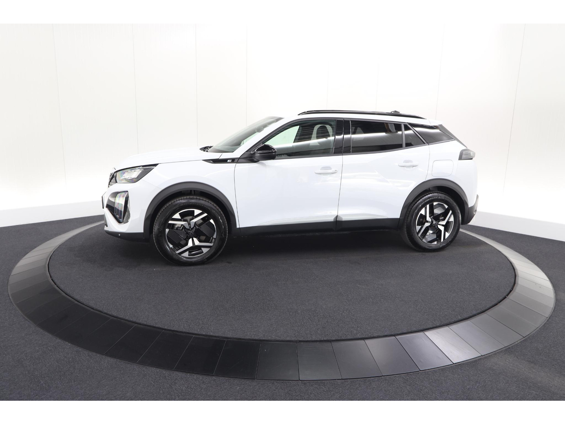 Peugeot e-2008 EV Allure 54 kWh | 97,9% SOH | 11 KW Lader | Apple Carplay | Parkeersensoren