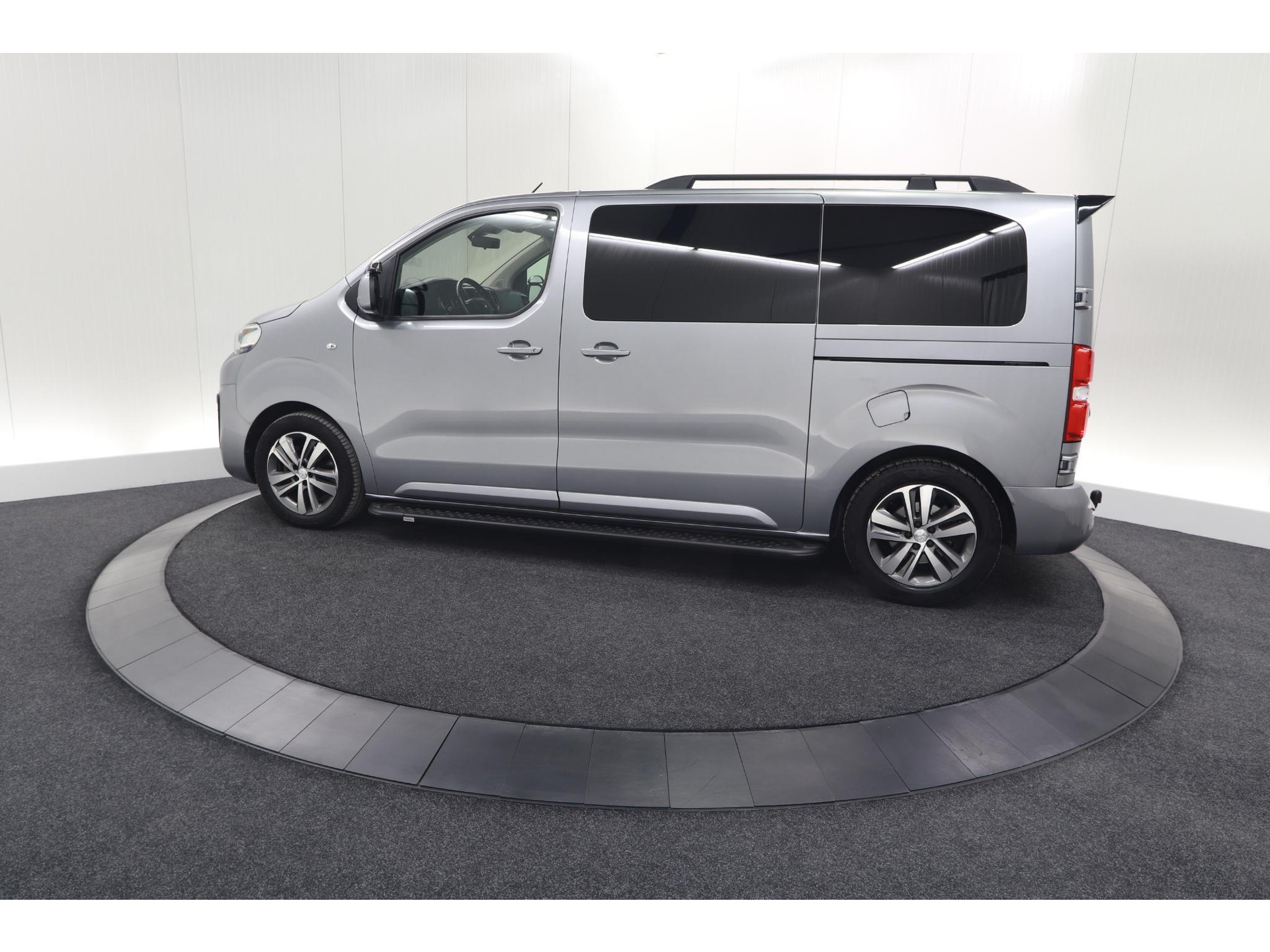 Peugeot Expert 2.0 BlueHDI 180 Automaat Standard Premium | Standkachel | Trekhaak | Head-Up Display | Camera | Apple Carplay | Laadruimte Betimmering