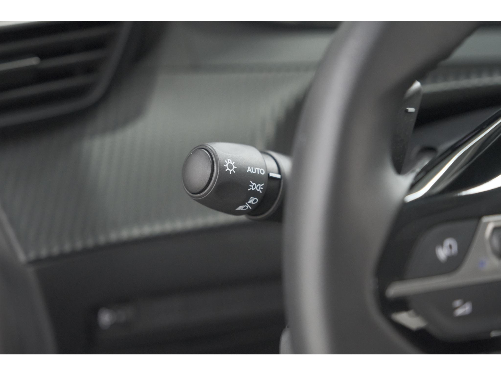 Peugeot 208 1.2 Hybrid 110 e-DSC6 Allure | IJSKOUDE Climate Control | Apple Carplay | Parkeersensoren
