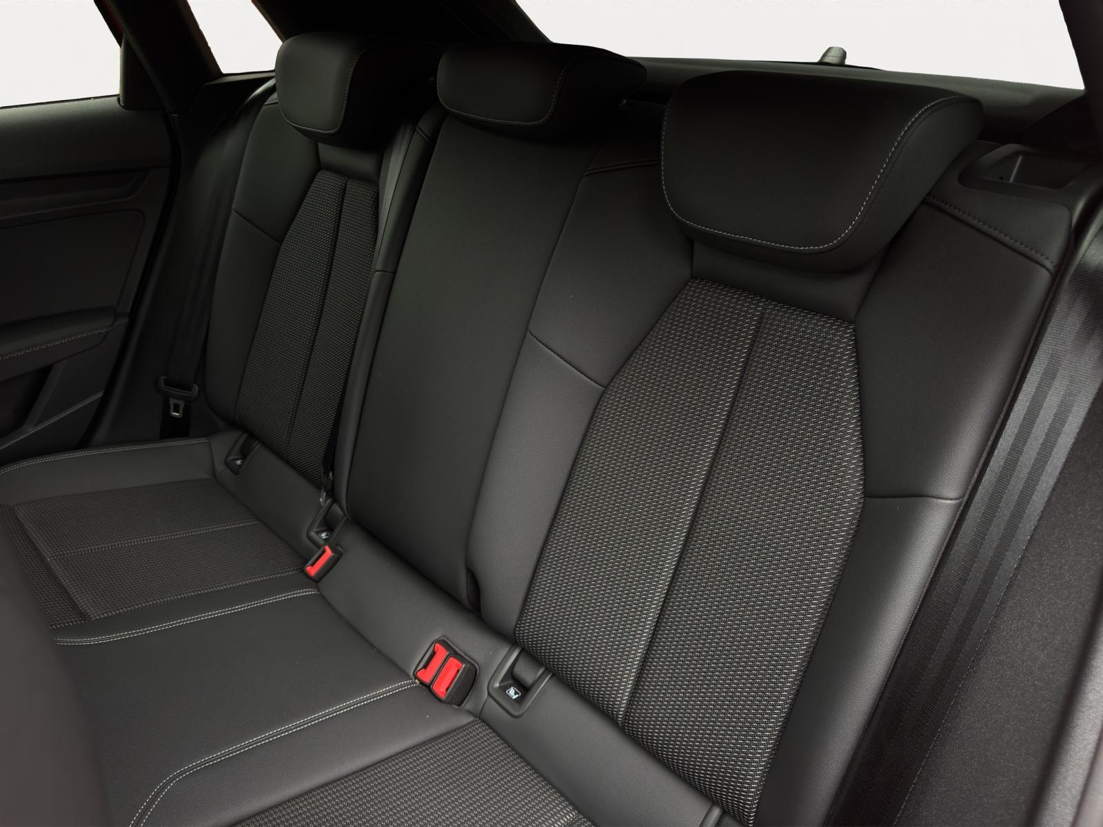 Audi A3 Sportback 40 TFSI e 204PK 2X S-Line Camera Keyless Black Pakket