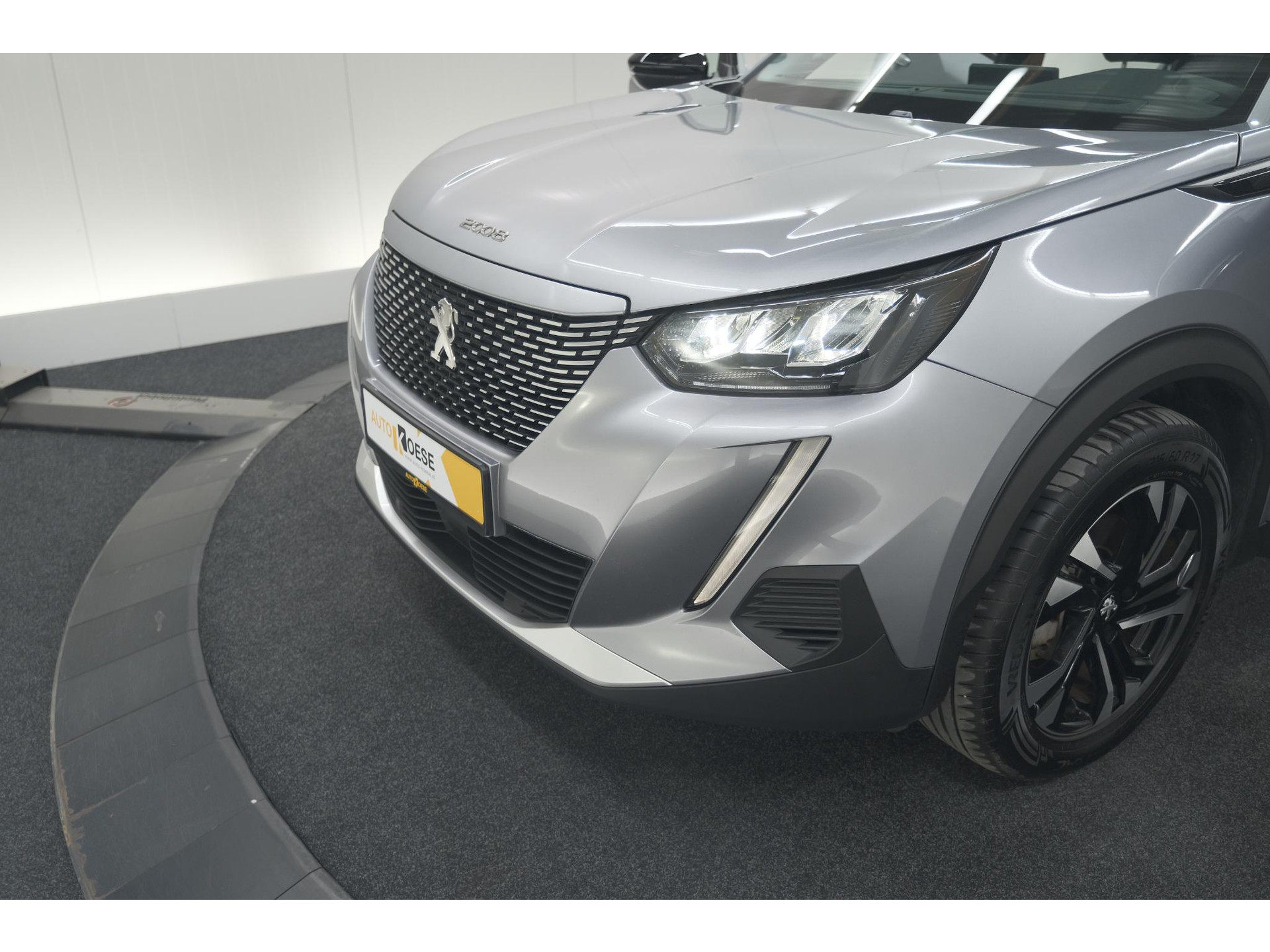 Peugeot e-2008 EV Allure Pack 50 kWh | 3 Fase Laadfunctie | Camera | Navigatie | Parkeersensoren | Apple Carplay