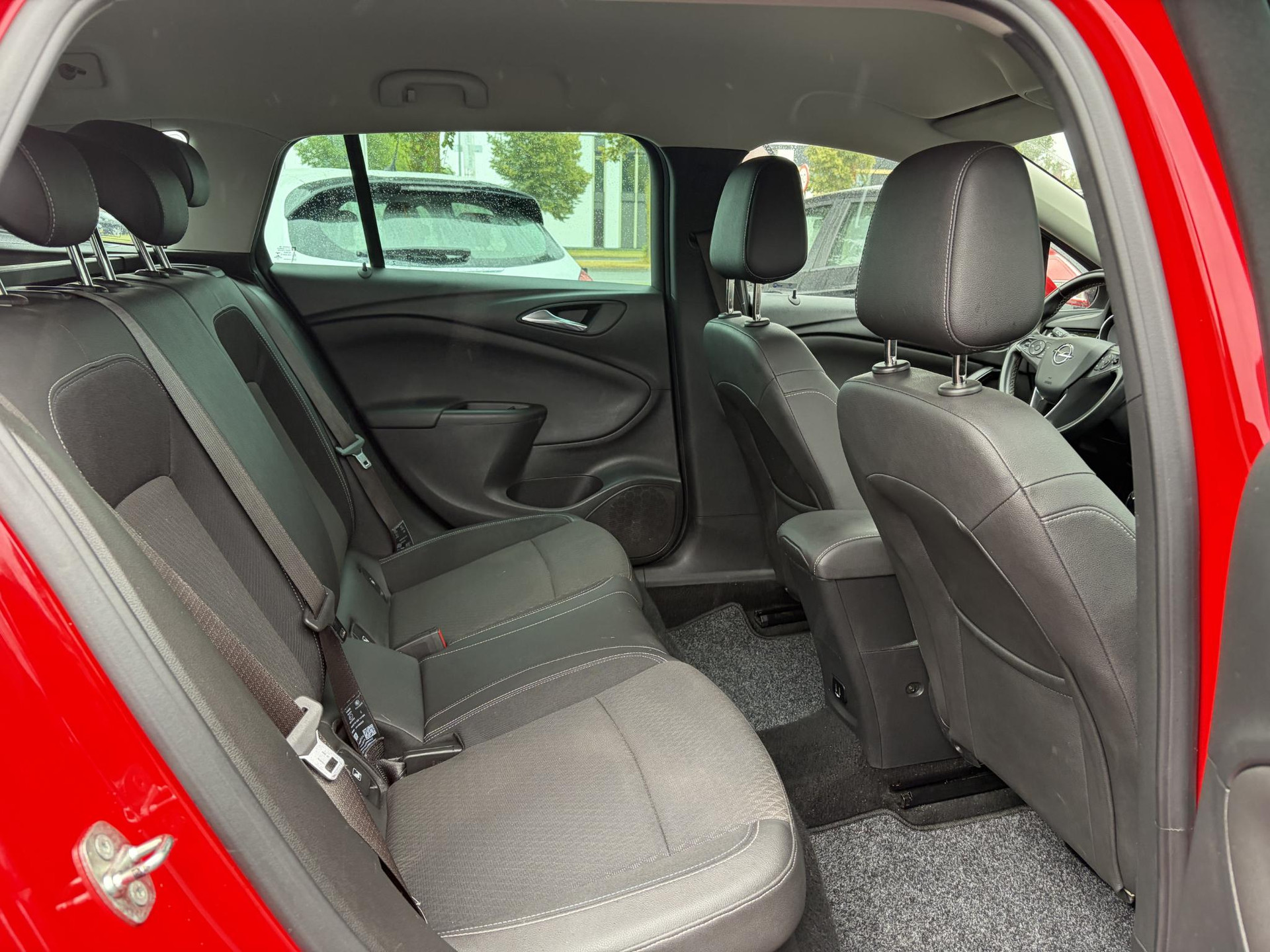 Opel Astra Sports Tourer 1.4 Innovation Dealer Onderhouden l 150pk l Carplay l 2e Eigenaar l Camera l Trekhaak l Keyless l Navi l Halfleder l Pdc V+A l 6 Bak l Clima l Cruise l Rijstrooksensor l Dodehoeksensor l N.A.P l Apk tot 01-2027