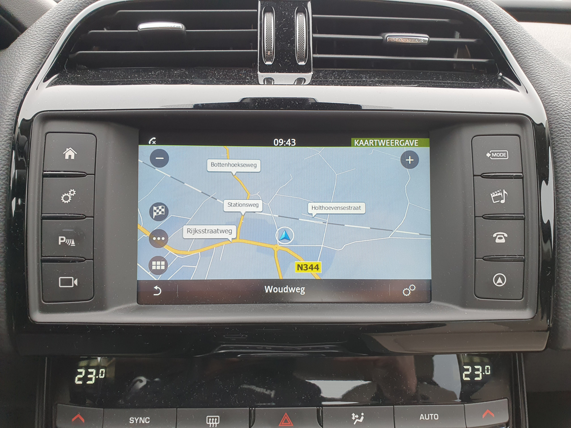 Jaguar XE 2.0 D Prestige ( ⚠️ ) Aut. *NAVI-FULLMAP | CAMERA | ECC | JAGUAR-AUDIO | SHIFT-PADDLES | CRUISE | PDC | LANE-ASSIST | AMBIENT-LIGHT | TOWBAR | COMFORT-SEATS | 17"ALU*