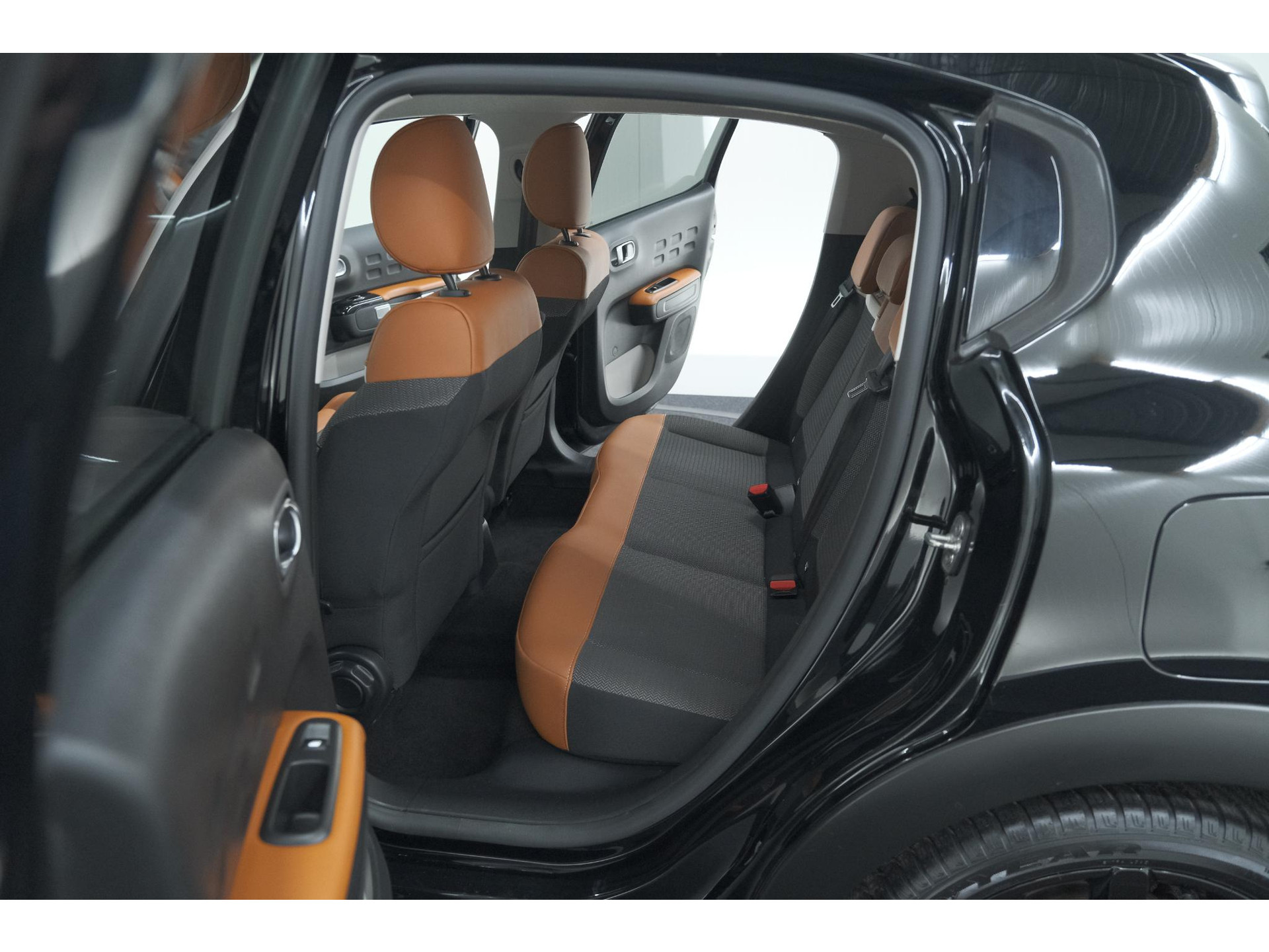 Citroen C3 PureTech 110 S&S Shine | Trekhaak | Parkeersensoren | Navigatie | Apple Carplay