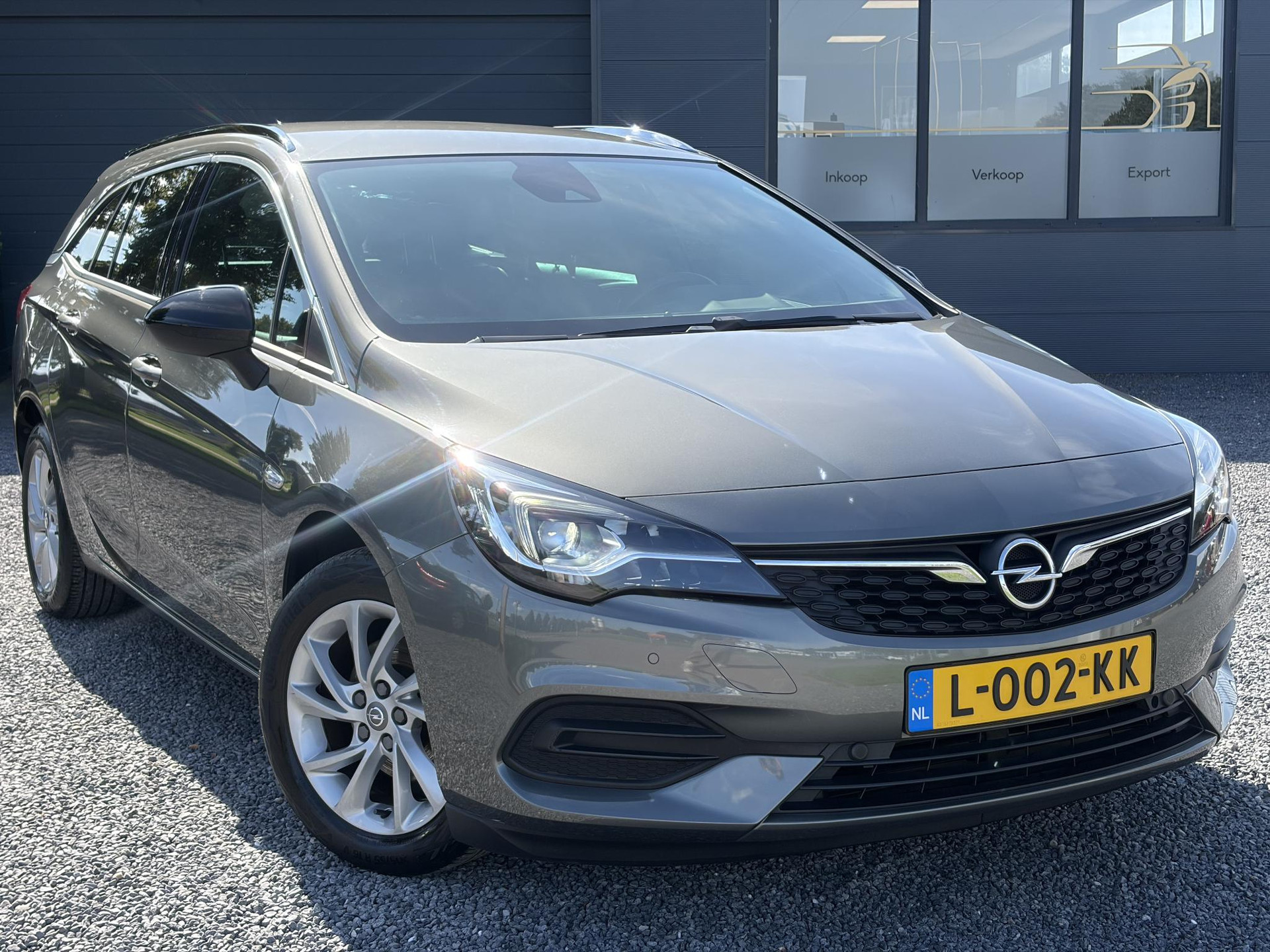 Opel Astra Sports Tourer 1.2 Business Elegance ✓1e Eigenaar✓110pk✓Carplay✓Camera✓Navi✓Clima✓Cruise✓Halfleder✓Comfortstoel✓Pdc V+A✓6 Bak✓Dealer Onderhouden✓Keyless✓Lm velgen✓N.A.P✓Apk tot 06-2027