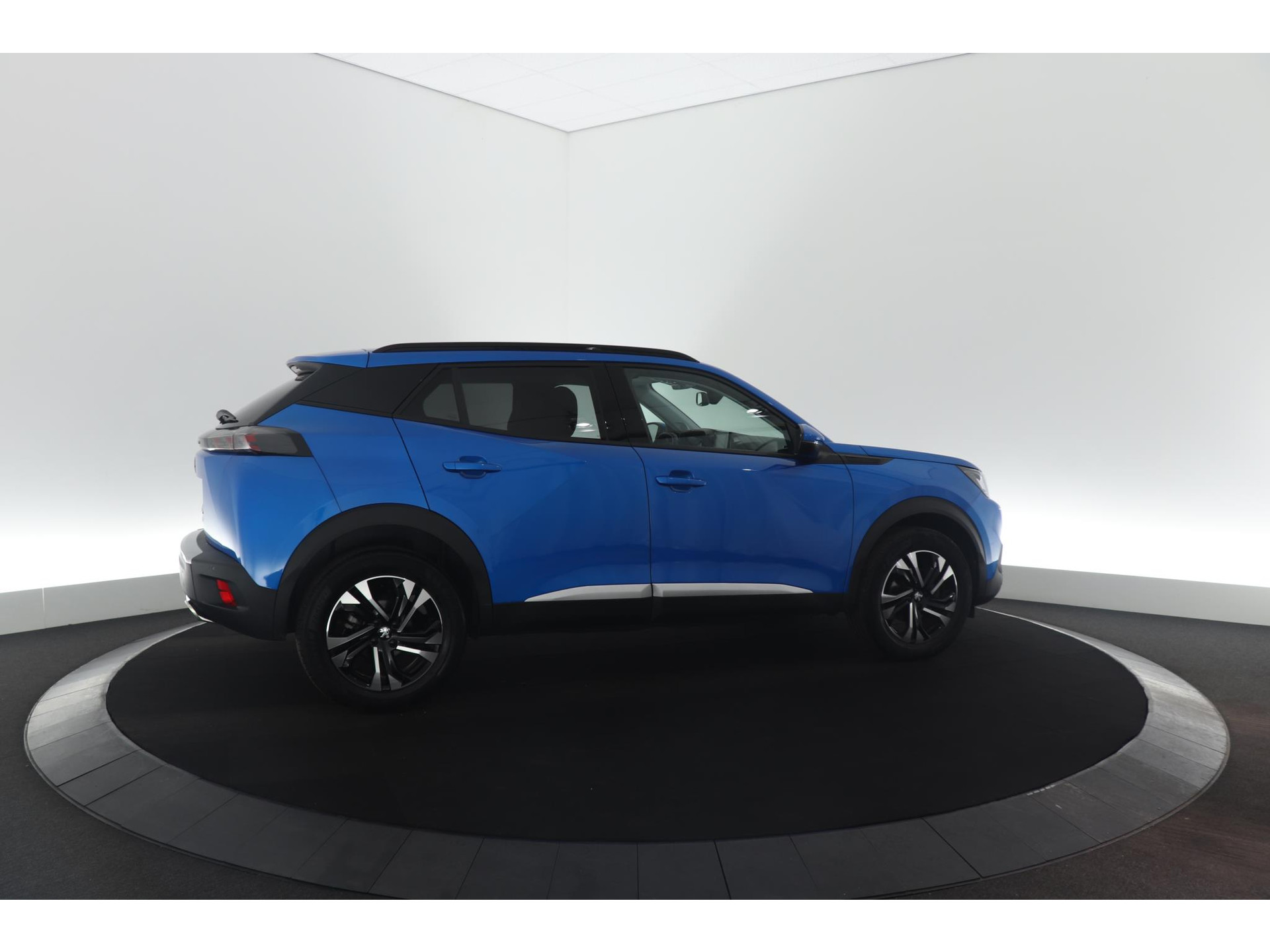 Peugeot 2008 PureTech 130 Allure | Trekhaak | Camera | Apple Carplay | Stoelverwarming | Parkeersensoren