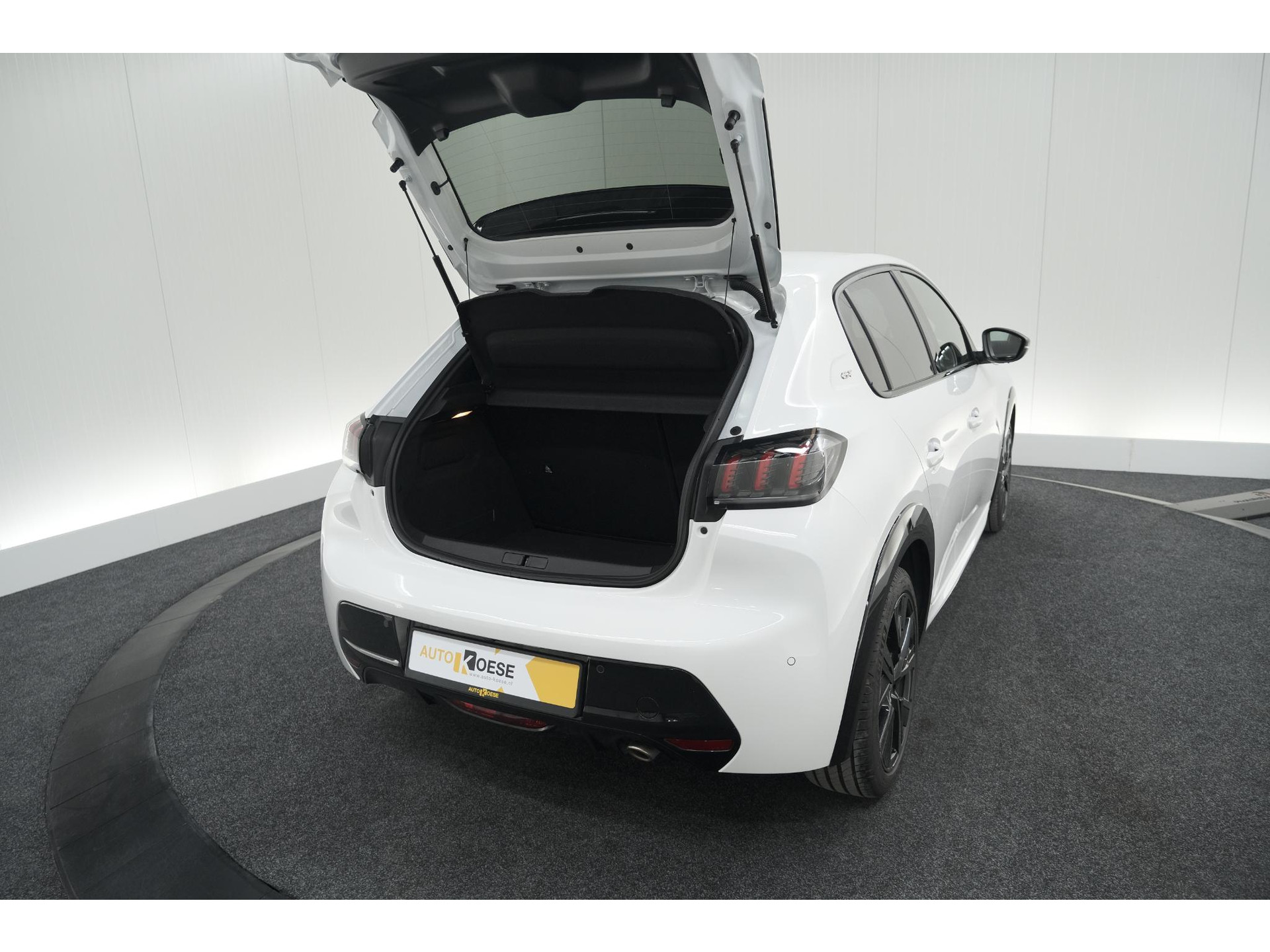 Peugeot 208 PureTech 100 GT | Camera | Navigatie | Sfeerverlichting | Apple Carplay | Parkeersensoren