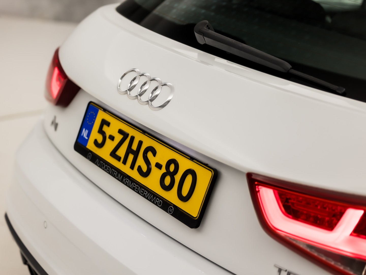 Audi A1 Sportback 1.2 TFSI S-Line Sport (NAVIGATIE, 5 DEURS, PARKEERSENSOREN, CRUISE, SPORTSTOELEN, LED ACHTERLICHTEN, BLUETOOTH, NIEUWE APK, NIEUWSTAAT)