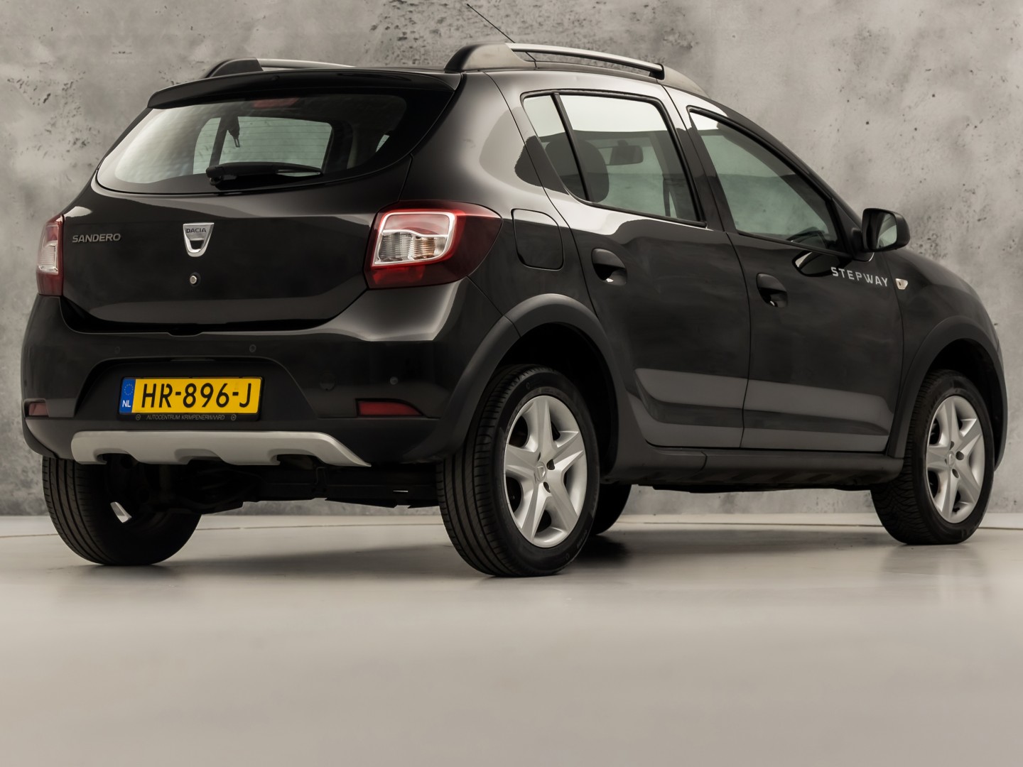 Dacia Sandero 0.9 TCe Stepway Lauréate (NAVIGATIE, AIRCO, LM VELGEN, SPORTSTOELEN, PARKEERSENSOREN, NIEUWSTAAT)