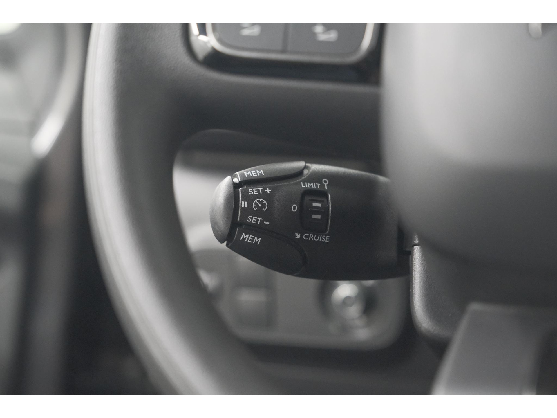 Citroen C3 PureTech 110 EAT6 Max | Apple Carplay | Parkeersensoren | Climate Control | 16 Inch Lichtmetalen Velgen