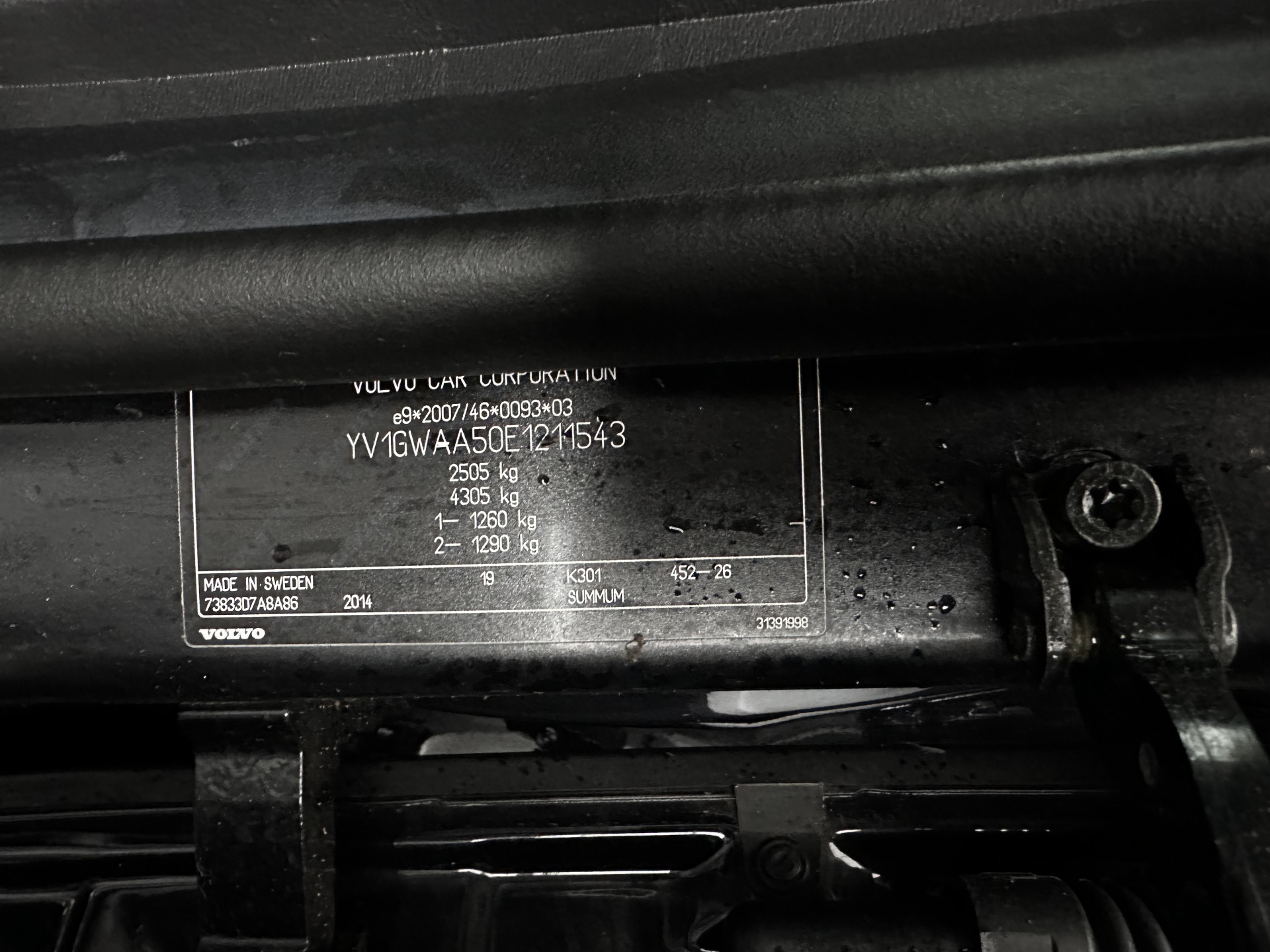 Volvo V60 2.4 D6 AWD Hybrid Summum ( Plug-In) Aut. *PANO | BI-XENON | LEATHER | PREMIUM-SOUND-AUDIO | NAVI-FULLMAP | MEMORY-PACK | ADAPTIVE-CRUISE | CAMERA | HEATED-SPORTSEATS | TOWBAR | BLINDSPOT | 18"ALU*