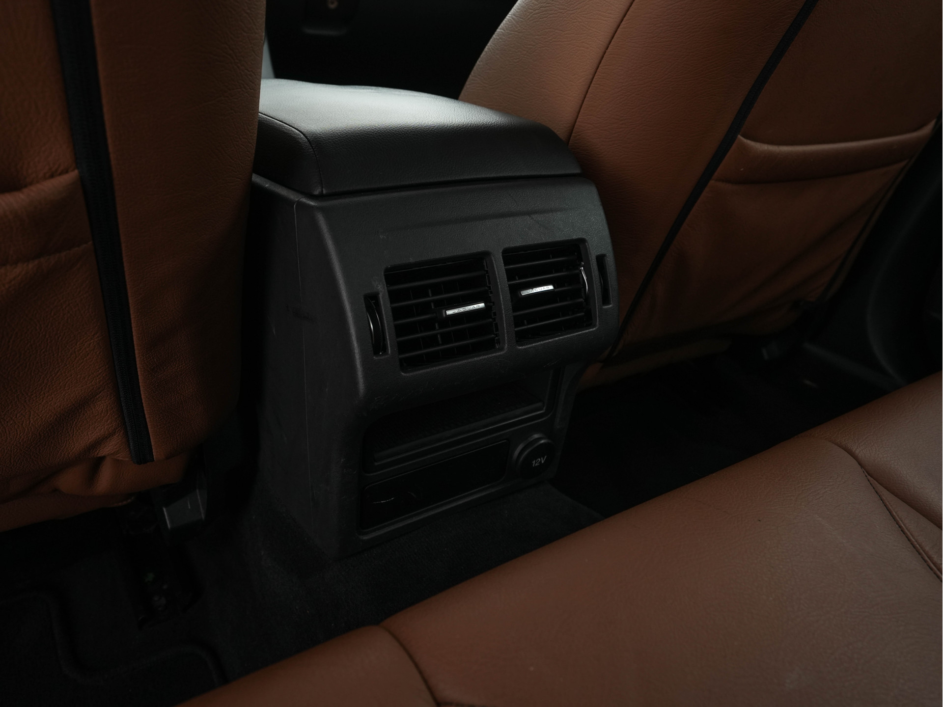 Jaguar XE 2.0 D Pure ( ⚠️ ) Aut. *LEATHER | NAVI-FULLMAP | HEATED-COMFORTSEATS | CAMERA | ECC | SHIFT-PADDLES | LANE-ASSIST | PDC | SHIFT-PADDLES | LANE-ASSIST | JAGUAR-AUDIO | CRUISE | 17''ALU*