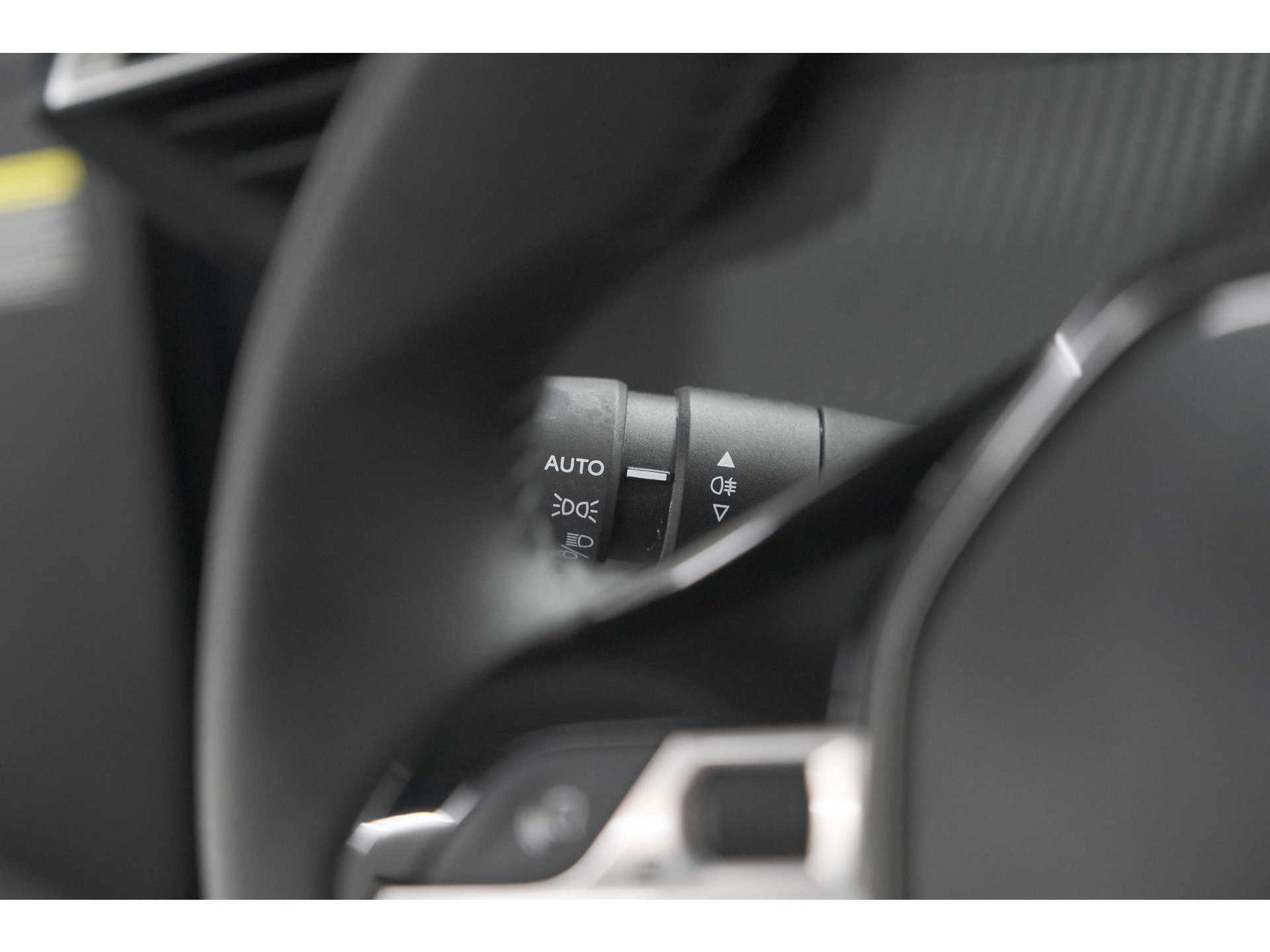 Peugeot 208 PureTech 100 Allure | Parkeersensoren | Navigatie | Apple Carplay