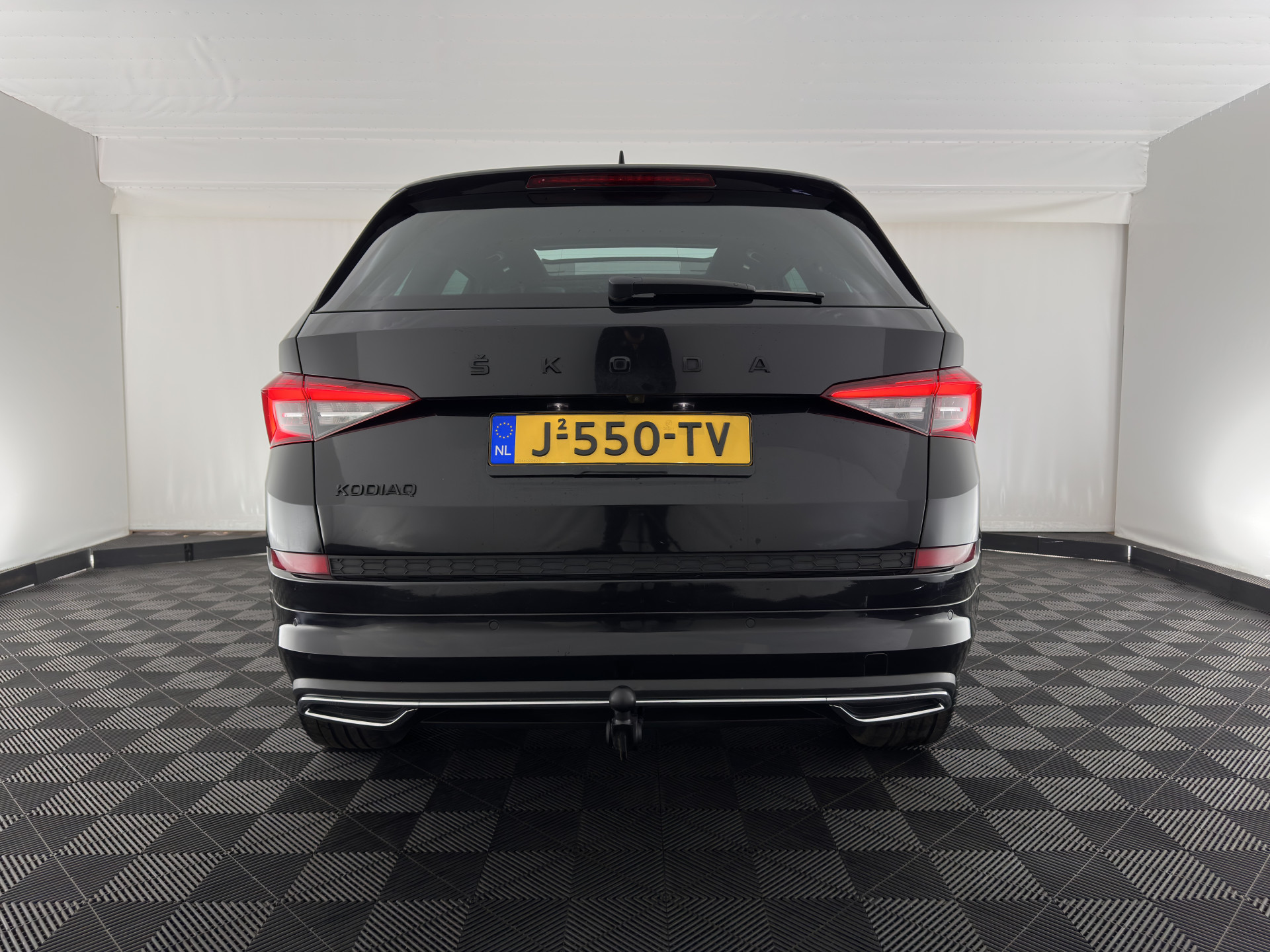 ŠKODA Kodiaq 1.5TSI Sportline (INCL-BTW) Aut. *PANO | 20" ALU | TOW BAR | LEATHER-MICROFIBRE | FULL-LED | MEMORY-PACK | SPORTSEATS | SHIFT-PADDLES | ADAPTIVE-CRUISE | DIGI-COCKPIT | NAVI-FULLMAP | CANTON-AUDIO | DAB | AMB