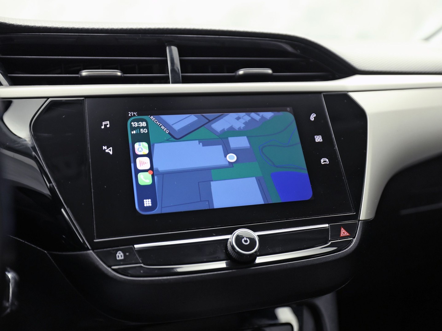 Opel Corsa 1.2 Sport Automaat (APPLE CARPLAY, GROOT NAVI, PARKEERSENSOREN, LEDER STUURWIEL, SPORTSTOELEN, LED KOPLAMPEN, LM VELGEN, CRUISE, NIEUWSTAAT)