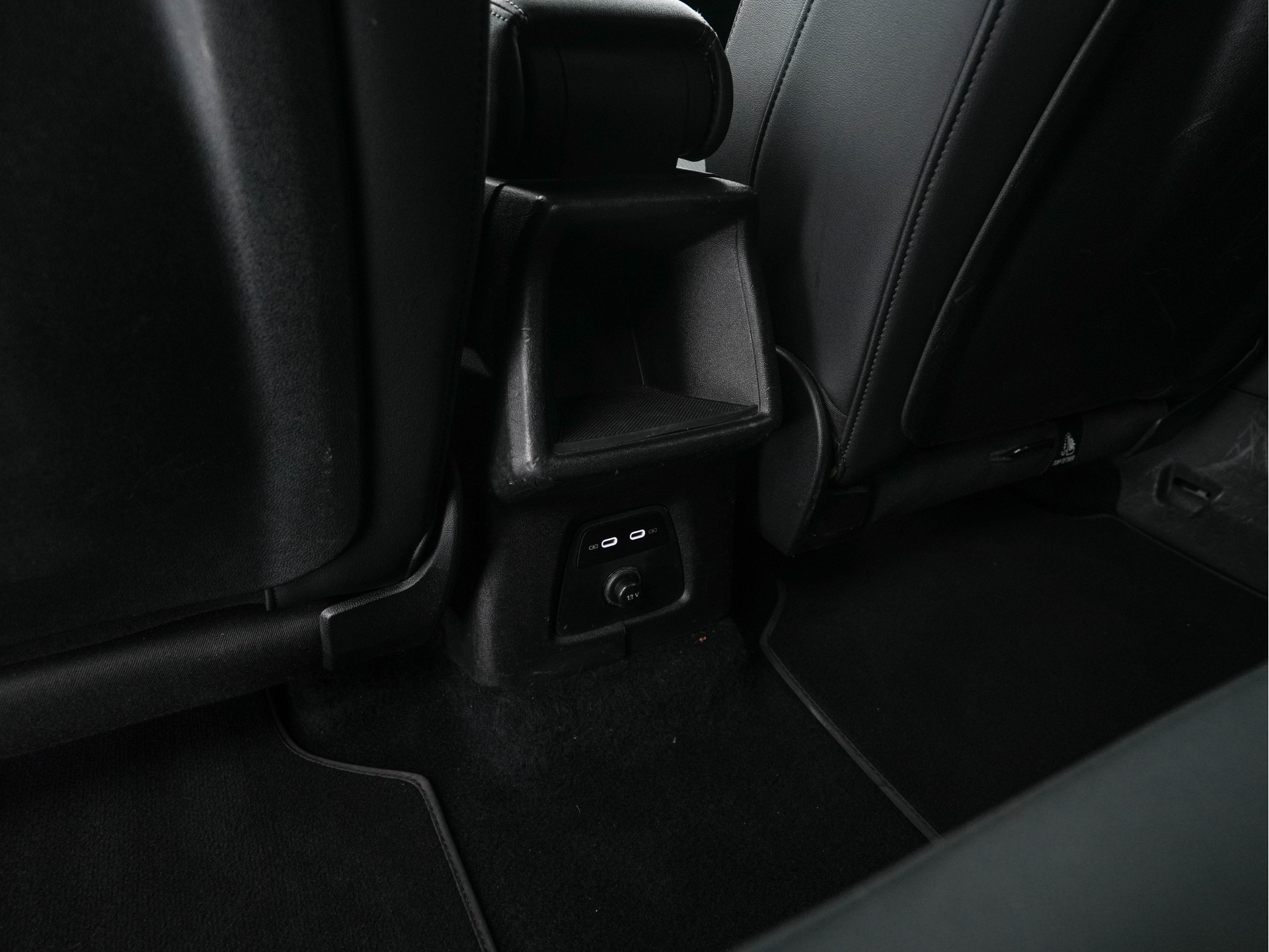 Audi Q4 e-tron 40 S-line Launch edition Competition 77 kWh [ 3-Fase-11kW ] {SOH-93%} (INCL-BTW) *HEATPUMP | LEATHER-FABRIC | SONOS-AUDIO | MATRIX-LED | ADAPTIVE-CRUISE | HEATED-SPORTSEATS | AMBIENTLIGHT | DIGI-COCKPIT | CAMERA | KEYLESS | DAB+ | NAVI-FULL