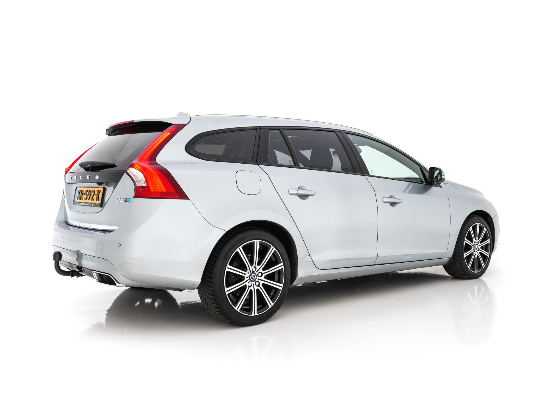 Volvo V60 2.4 D6 AWD Twin Engine Summum Aut. *PANO | NAVI-FULLMAP | LEATHER | BI-XENON | CAMERA |  ECC | PDC | CRUISE | SPORT-SEATS | PRIVACY-GLASS | TOWBAR | MEMORY-PACK | HEATED-COMFORTSEATS | 18"ALU*