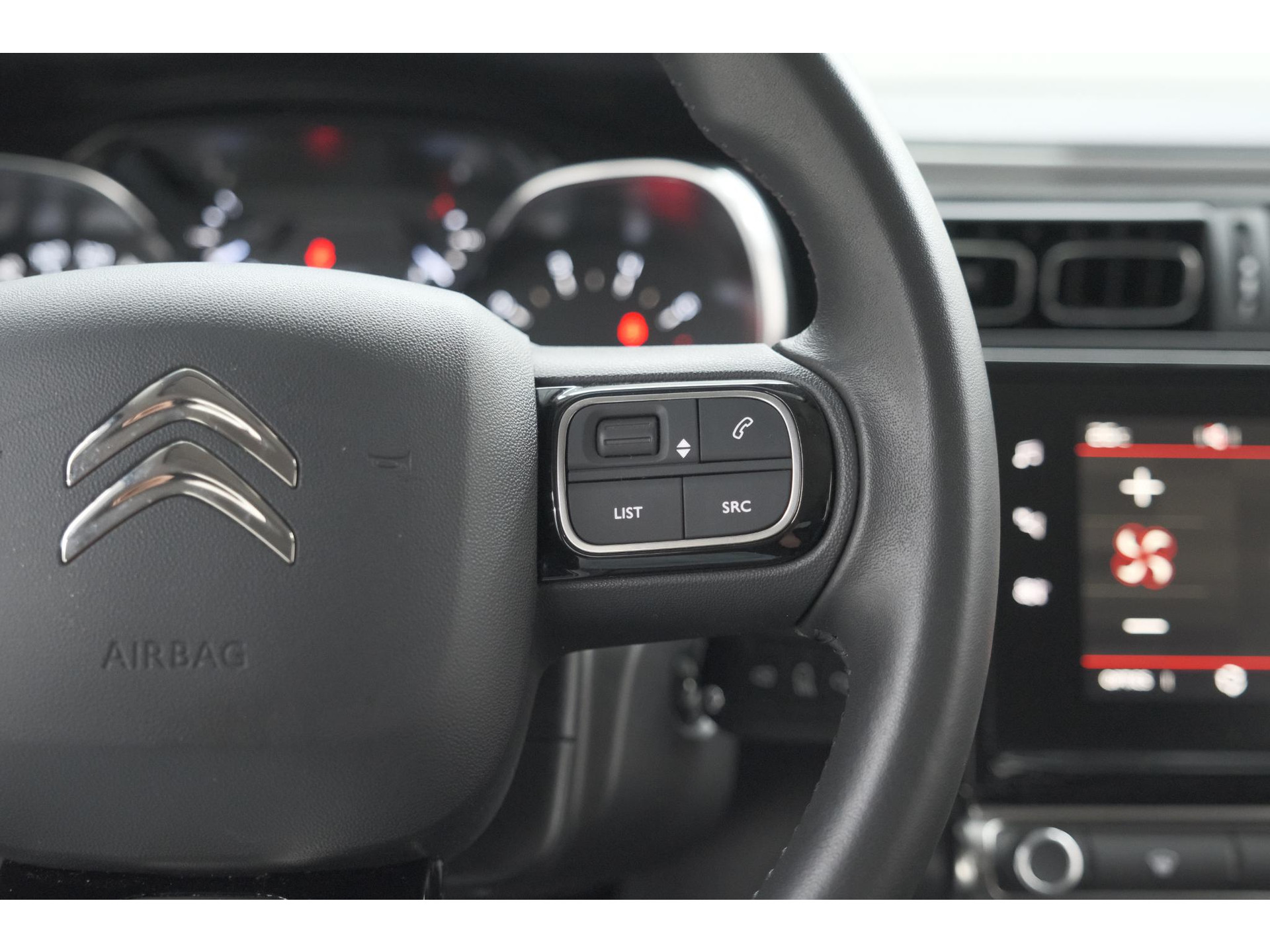 Citroen C3 PureTech 82 S&S Shine | Camera | Apple Carplay | Parkeersensoren | 16 Inch Velgen