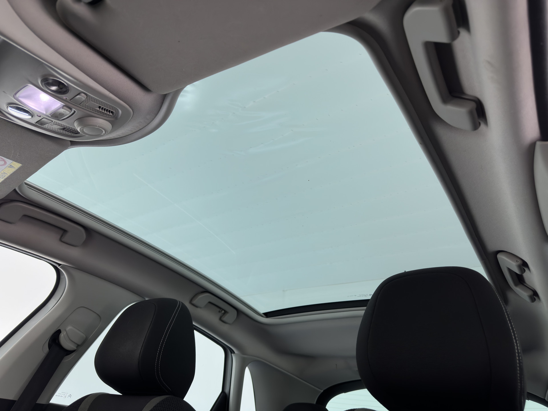 Citroën C4 1.6 BlueHDi Feel *PANO | SPORT-SEATS | PDC | PRIVACY-GLASS | ECC | CRUISE | TOWBAR*