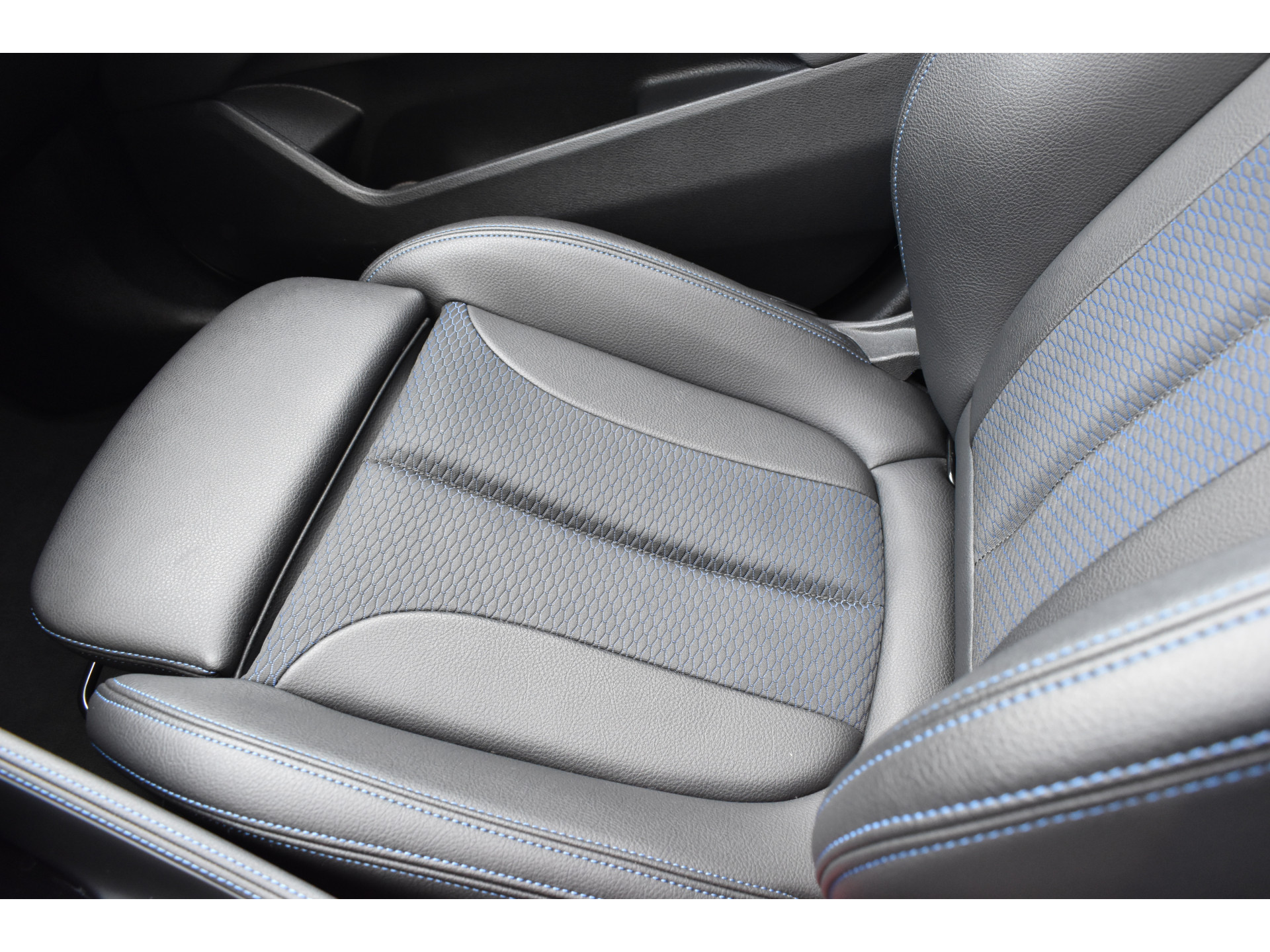 BMW X1 sDrive18i M-Pakket Carplay/Navi Panoradak Automaat Led Stoelverwarming